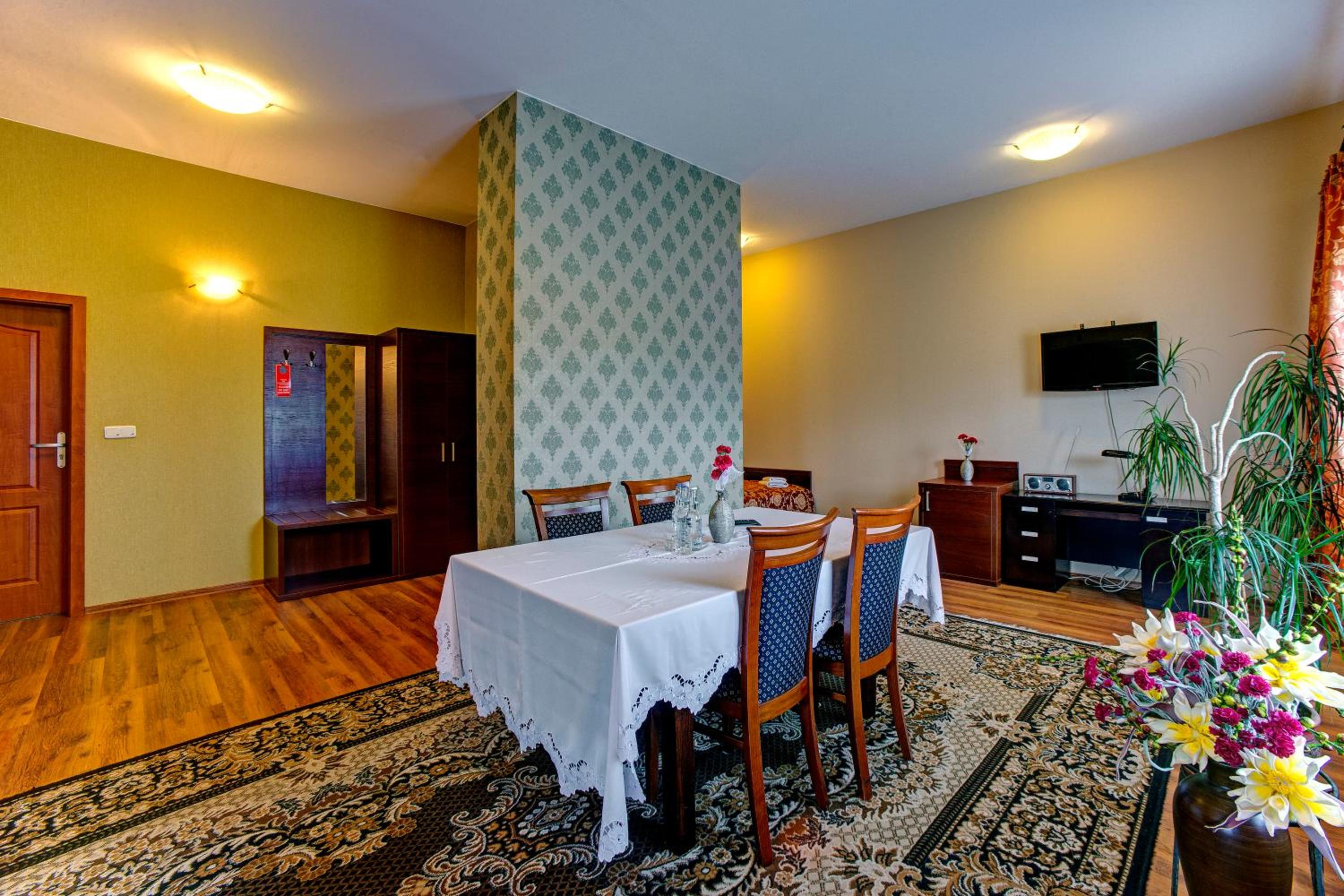 Double Room with River View - Photo 2