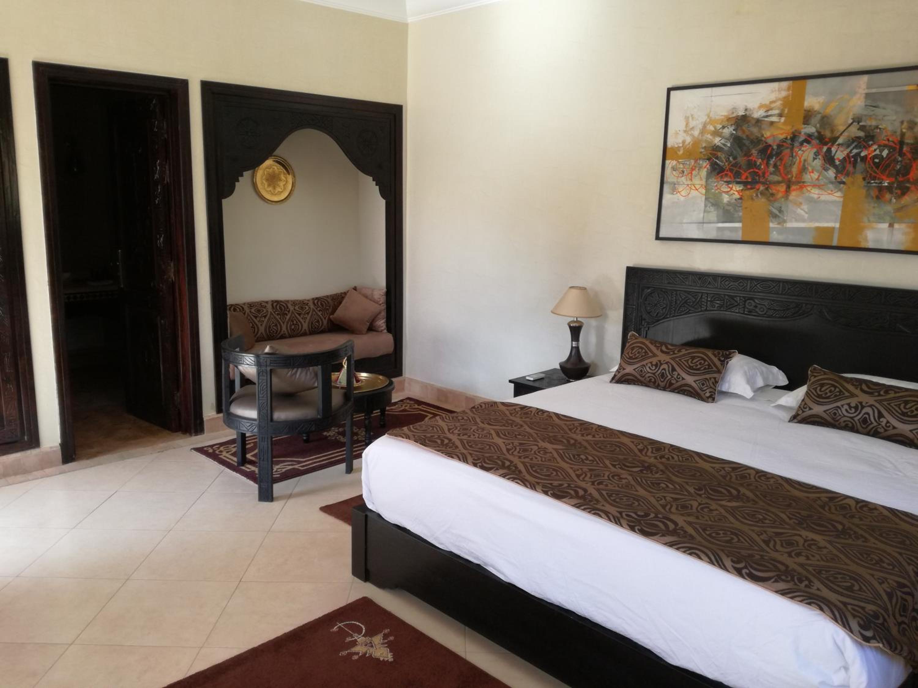 Junior Suite with Pool View - Photo 33
