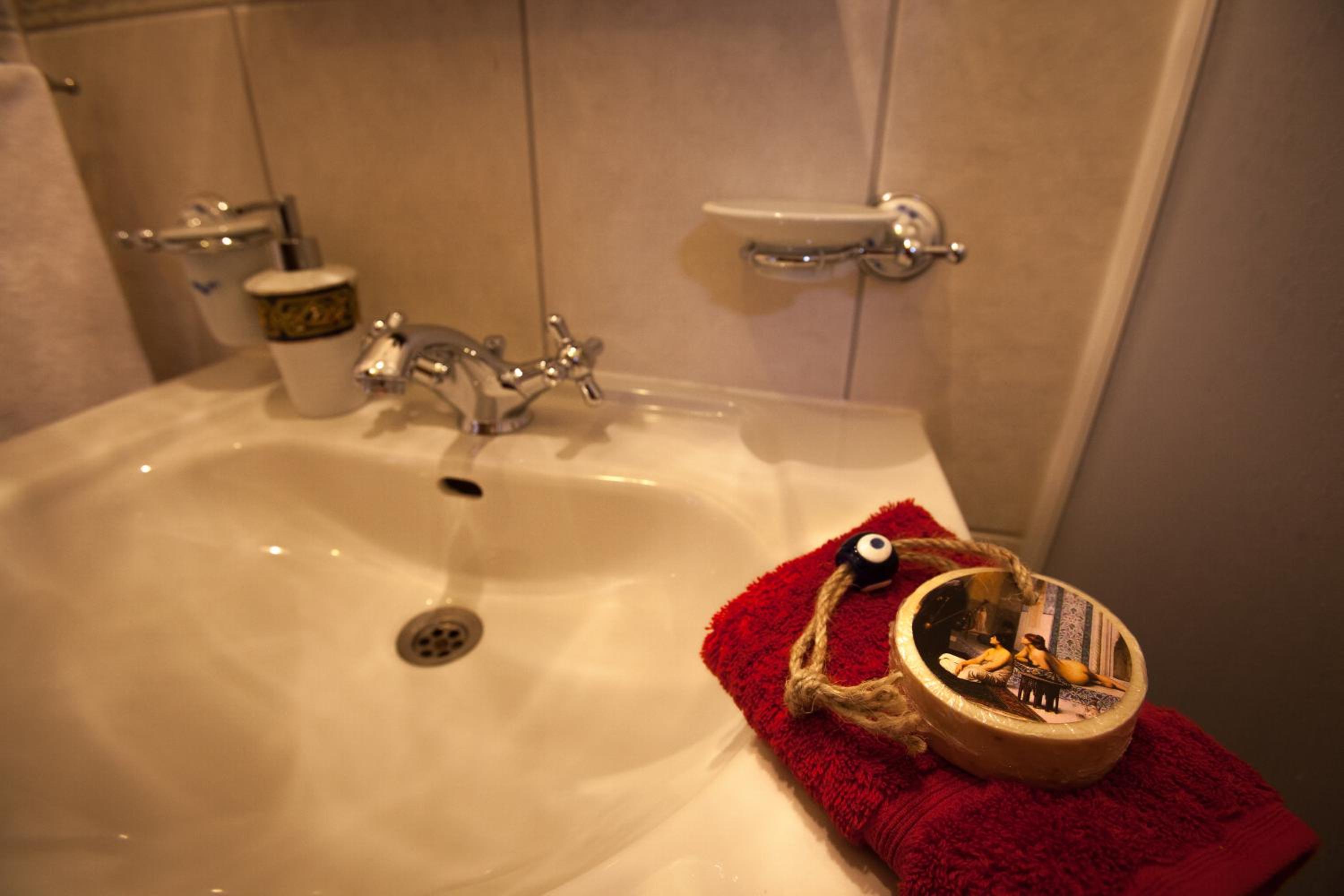 Superior Double or Twin Room with Garden View - Photo 12