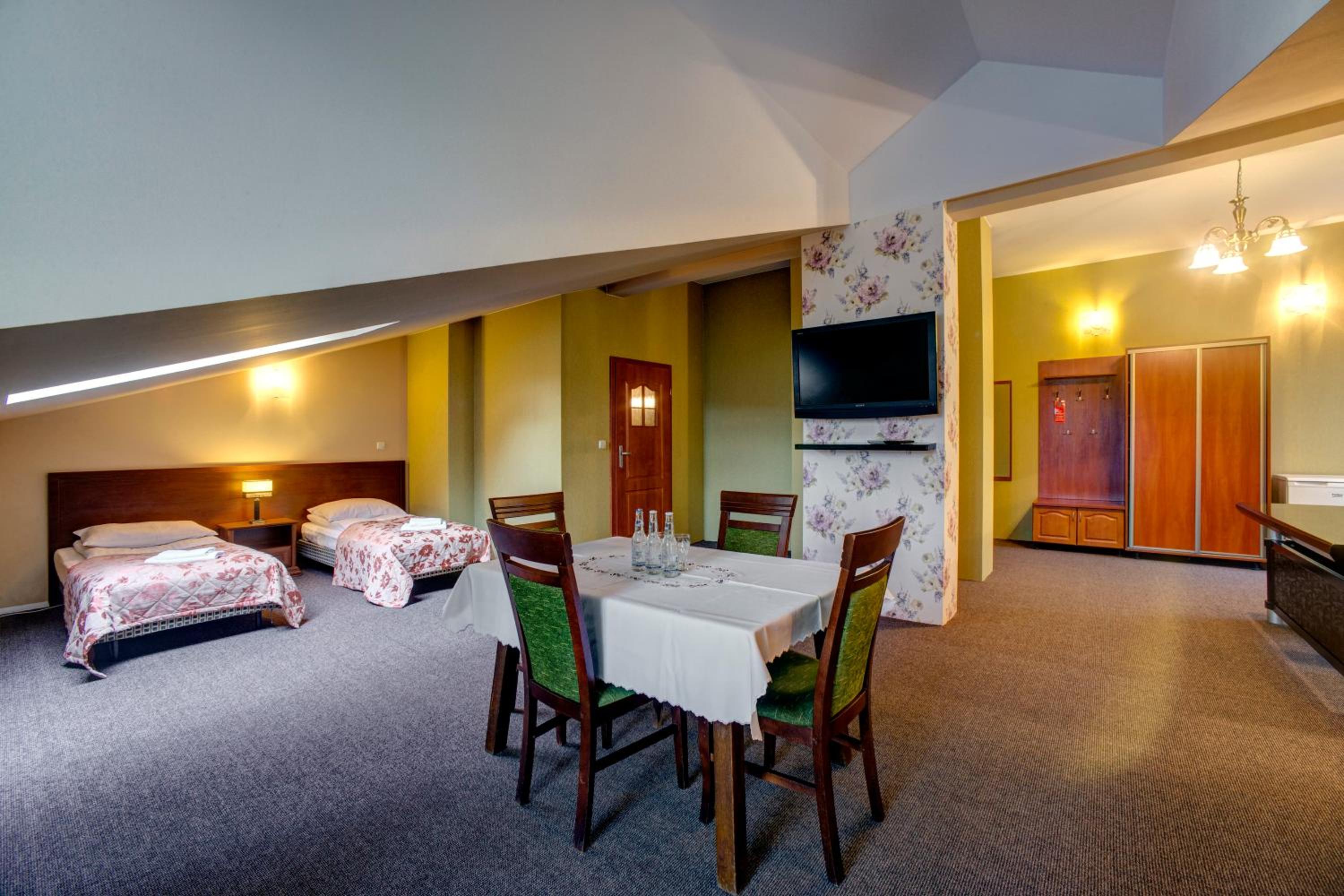 Family Room - Photo 2