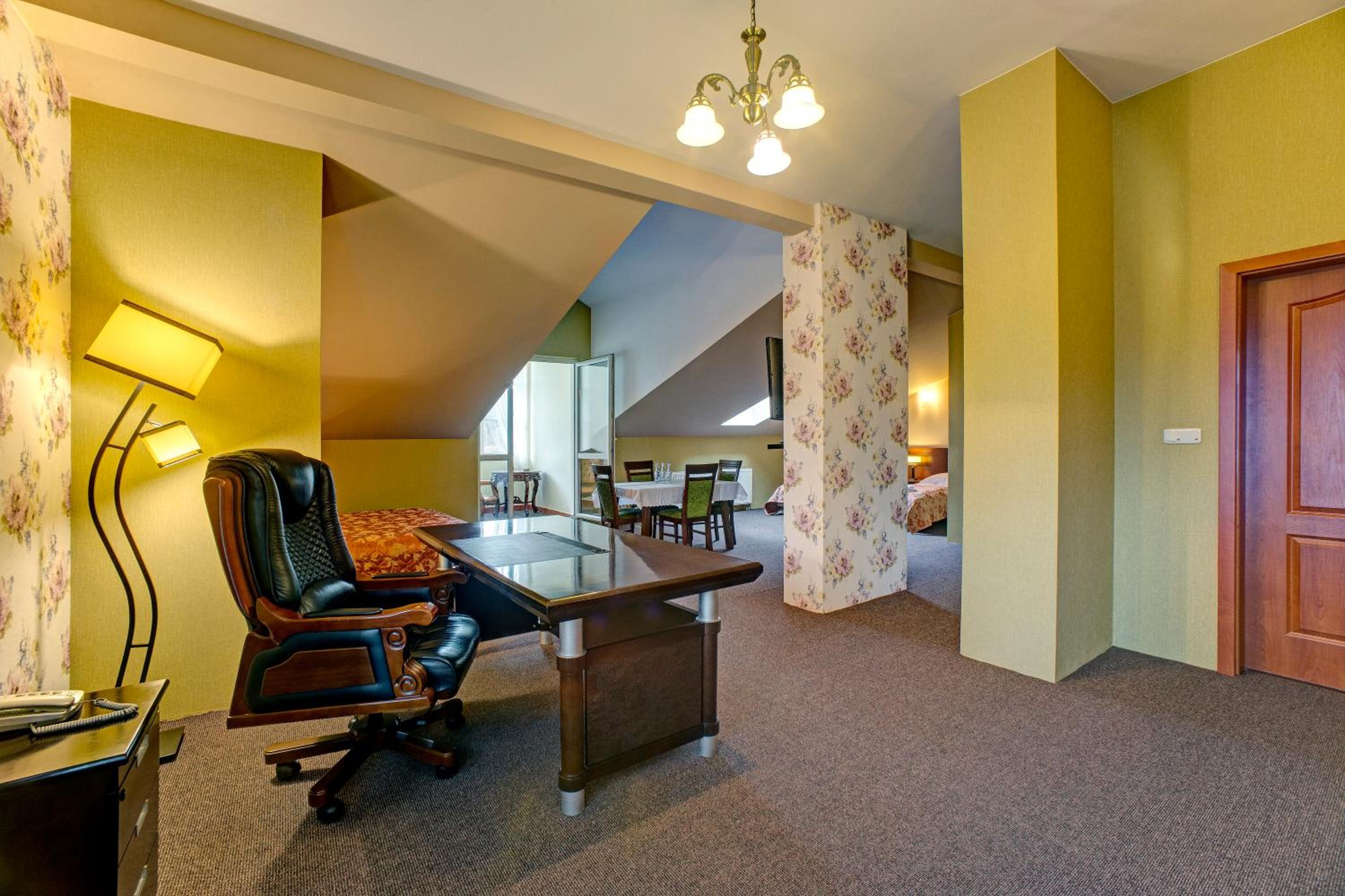 Family Room - Photo 5