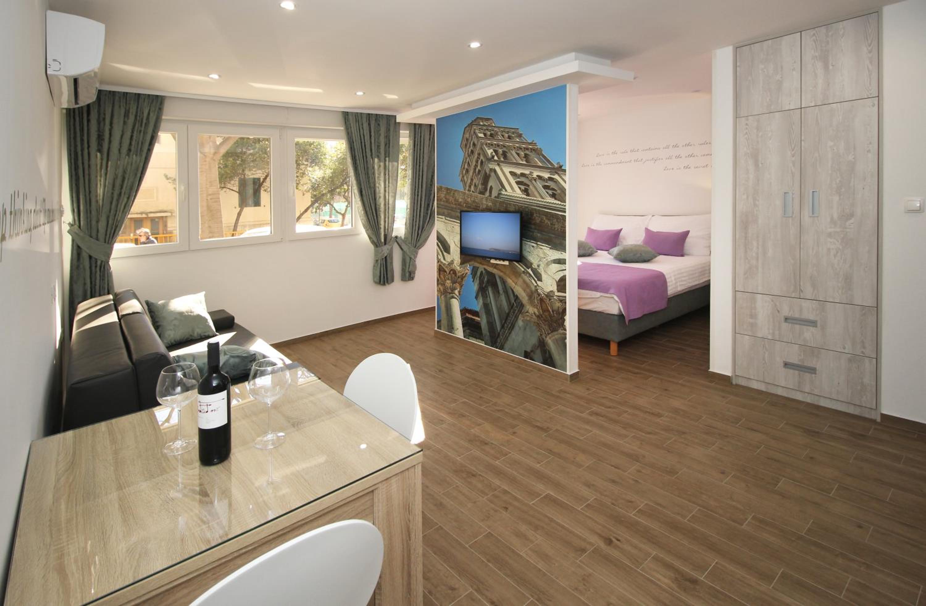 Studio Apartment photo 1