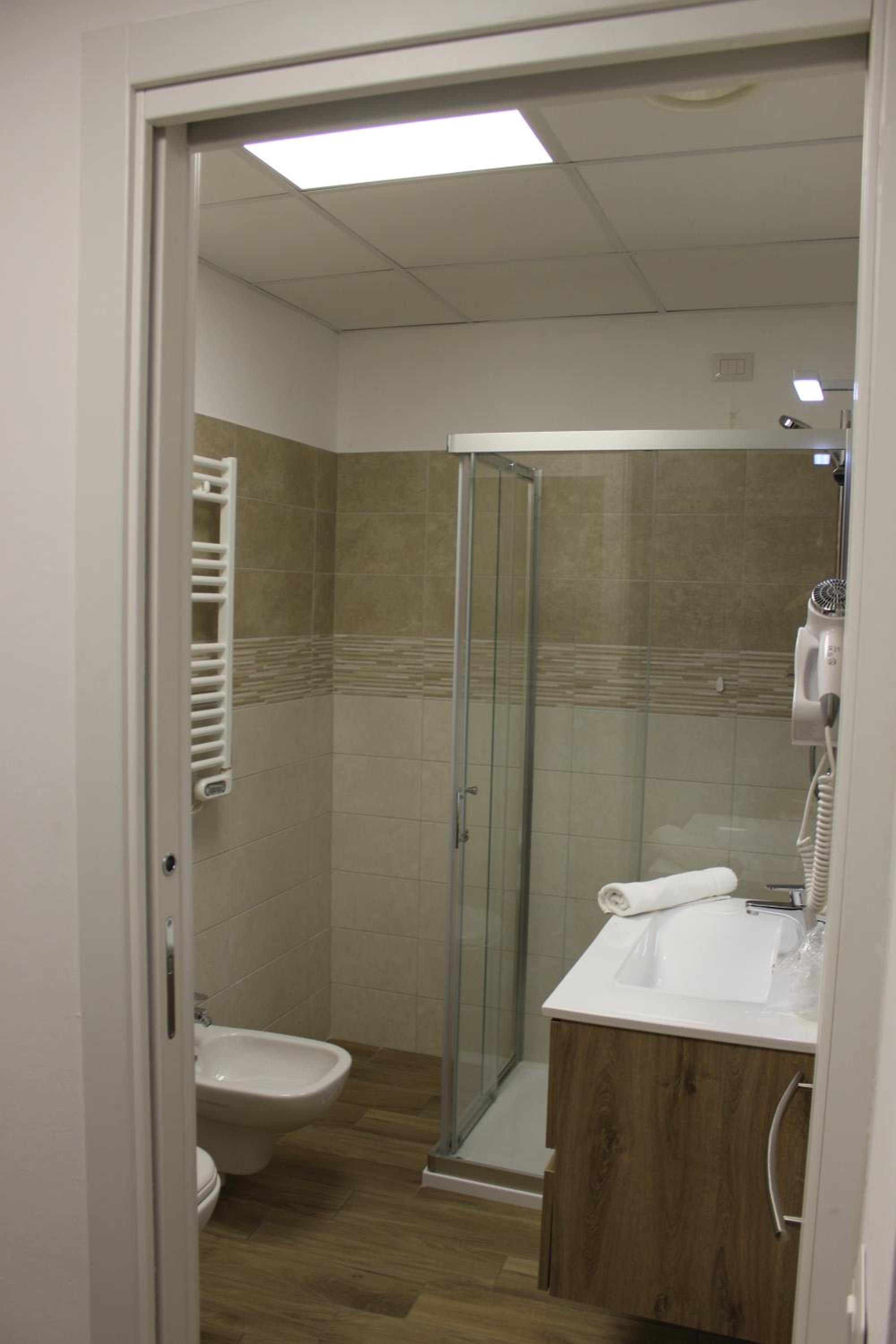 Triple Room with Balcony and Lake View photo 3
