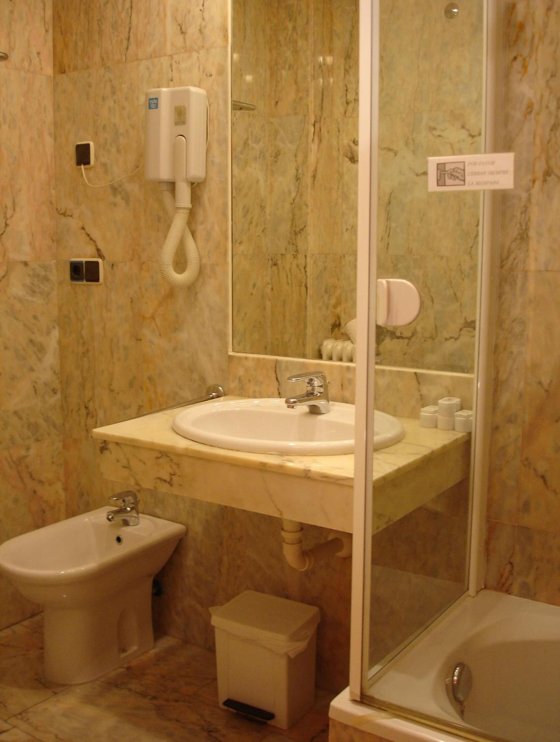 Single Room photo 2