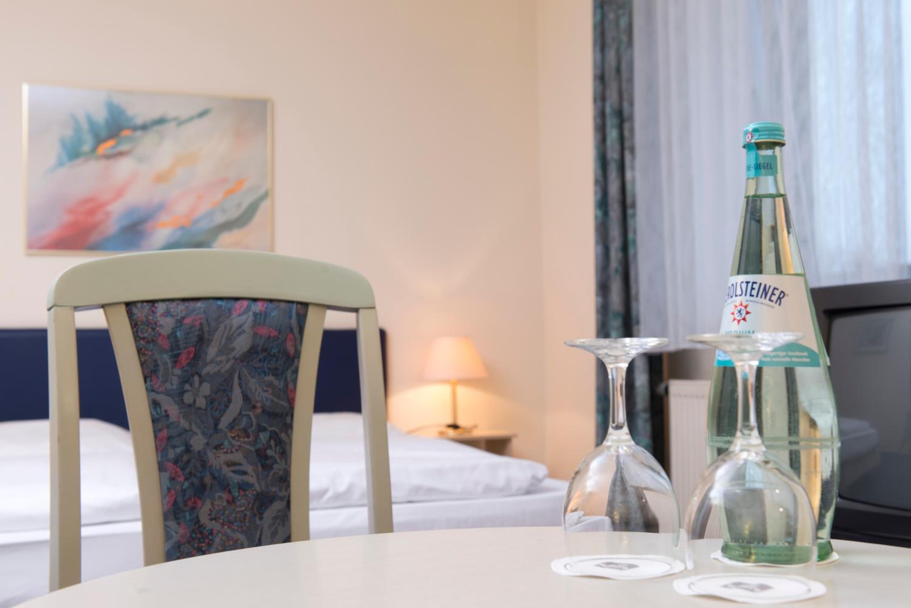Standard Double or Twin Room - Photo 4