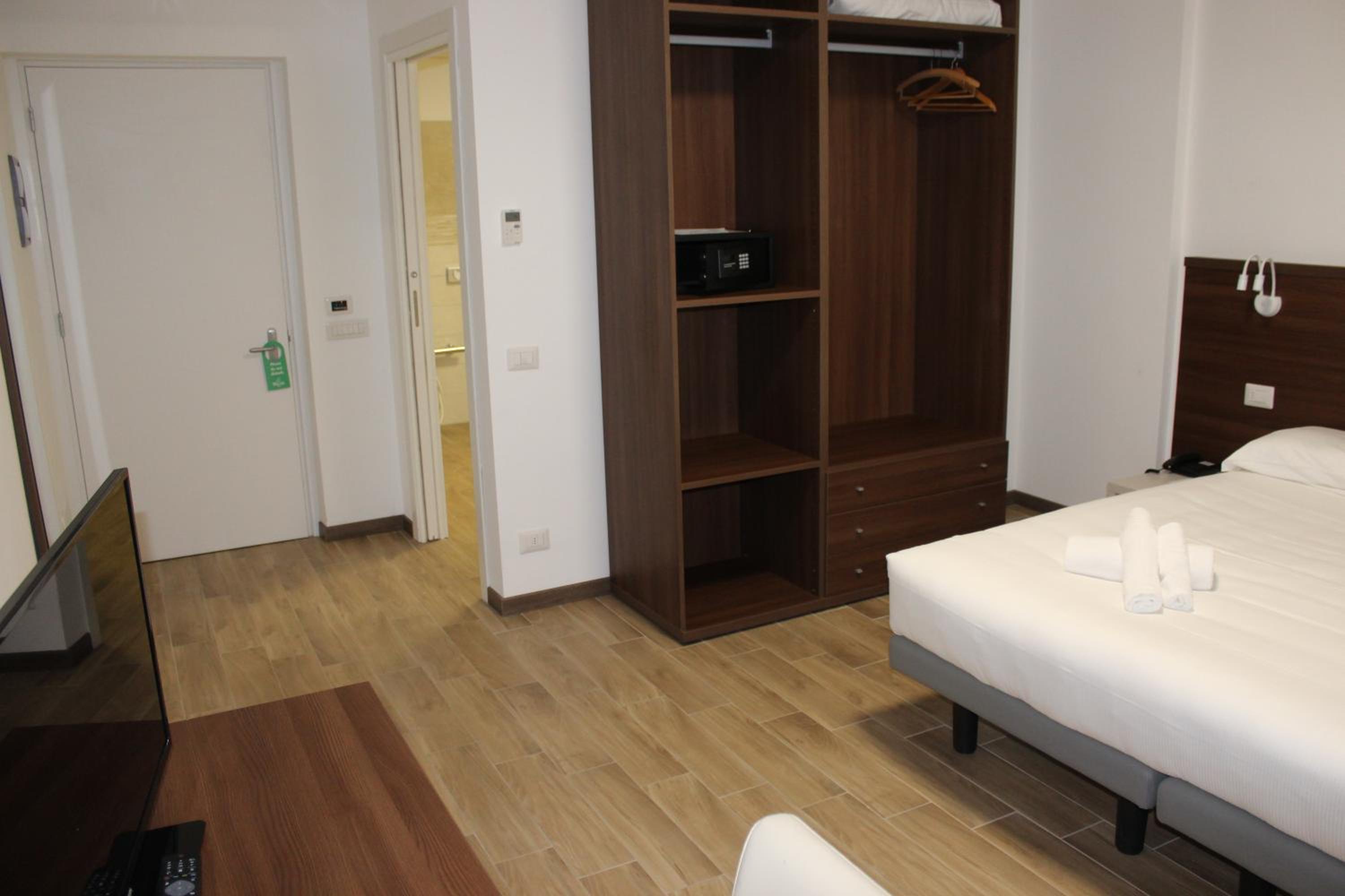 Double or Twin Room - Disability Access photo 2