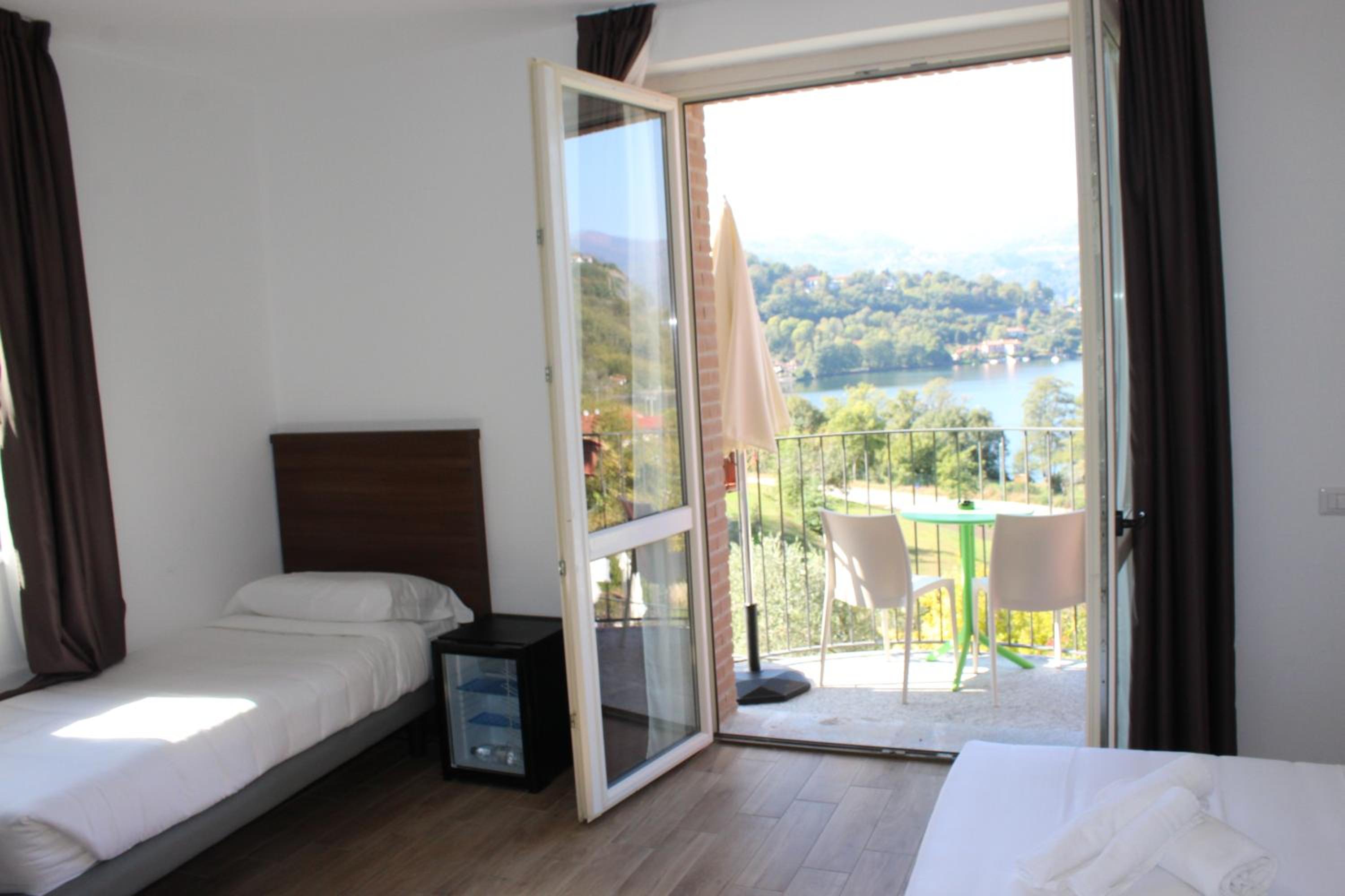 Triple Room with Balcony and Lake View
