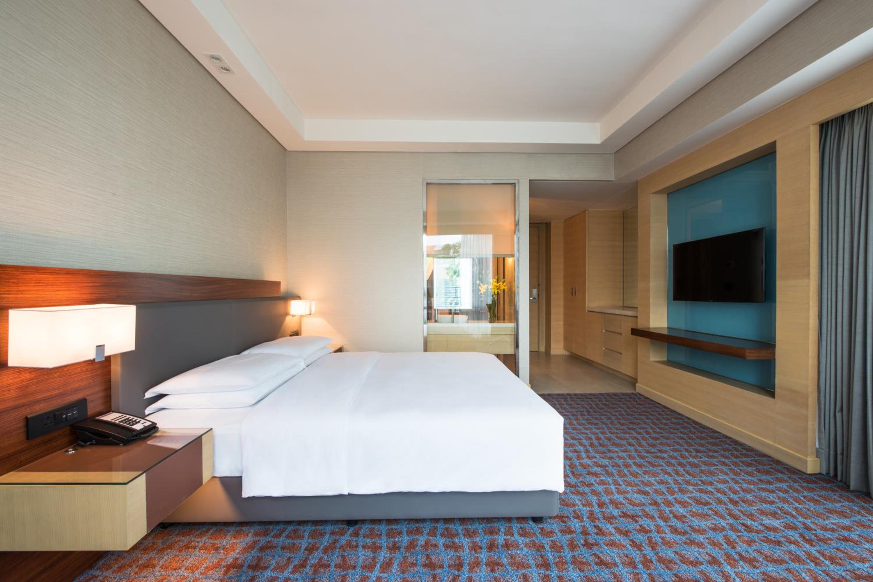 King Room with Pool View | 20% discount on Food & Soft Beverage (No IRD) & Laundry