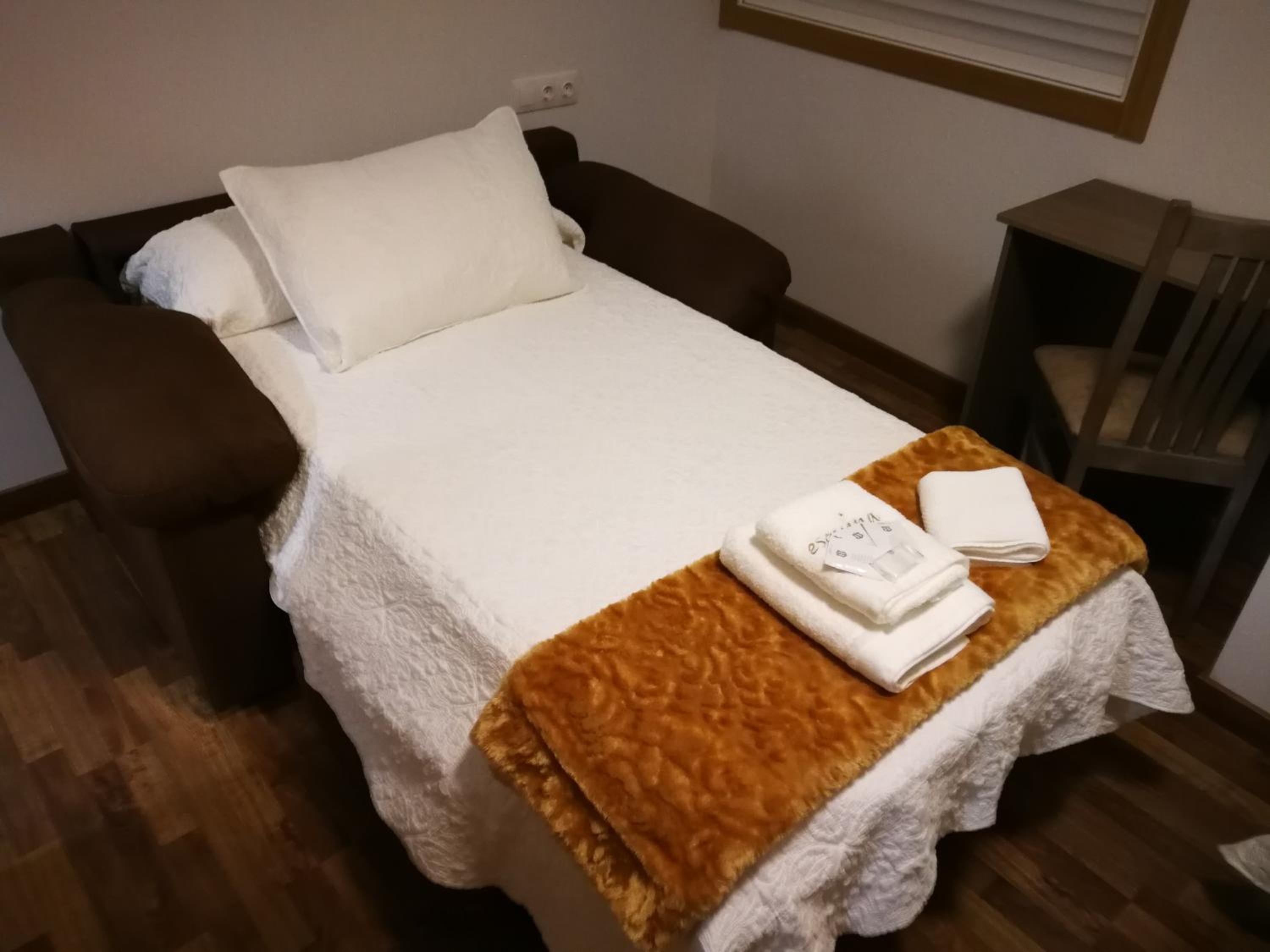 Double Room with Extra Bed - Photo 8