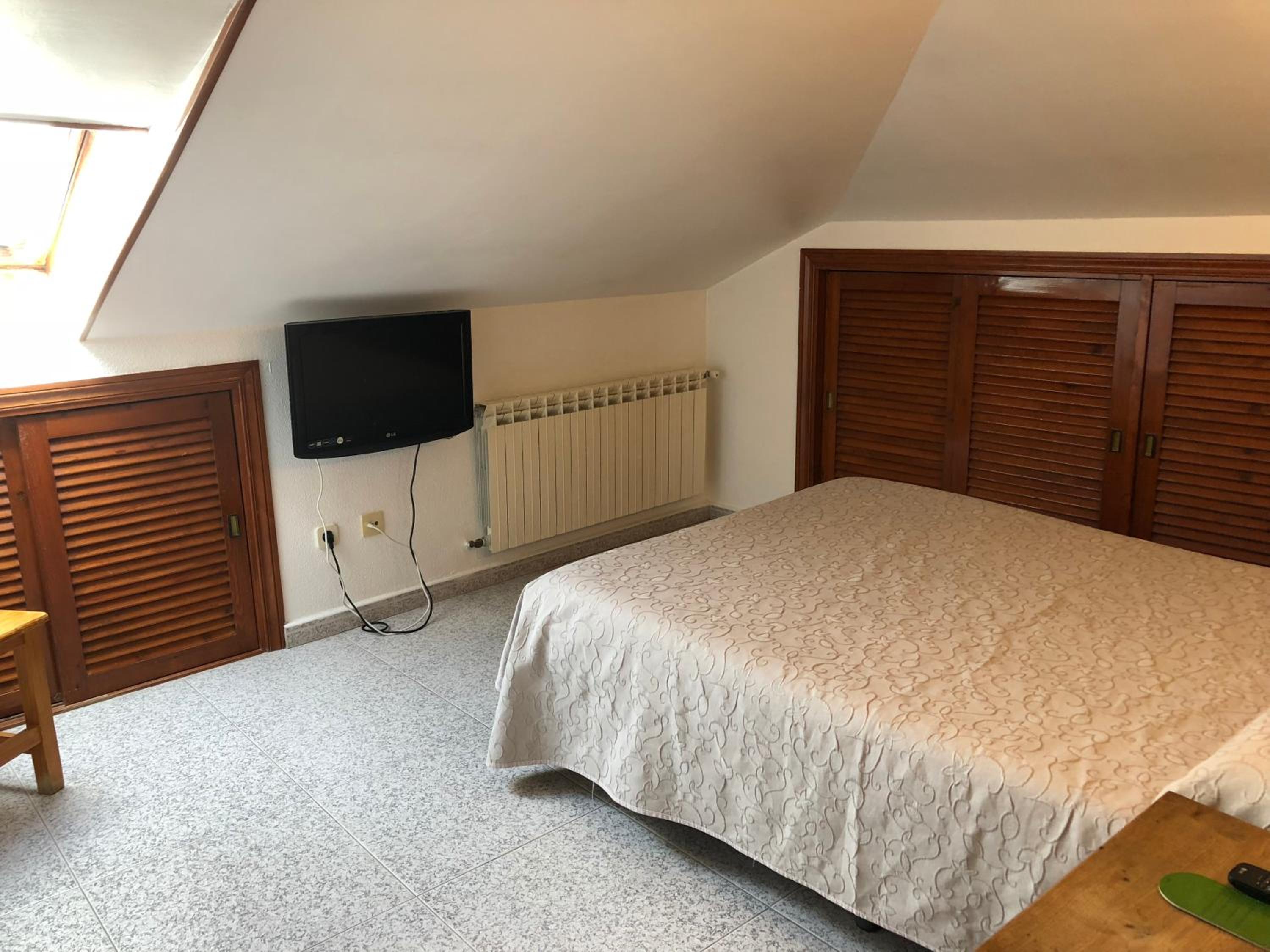 Double or Twin Room - Photo 18