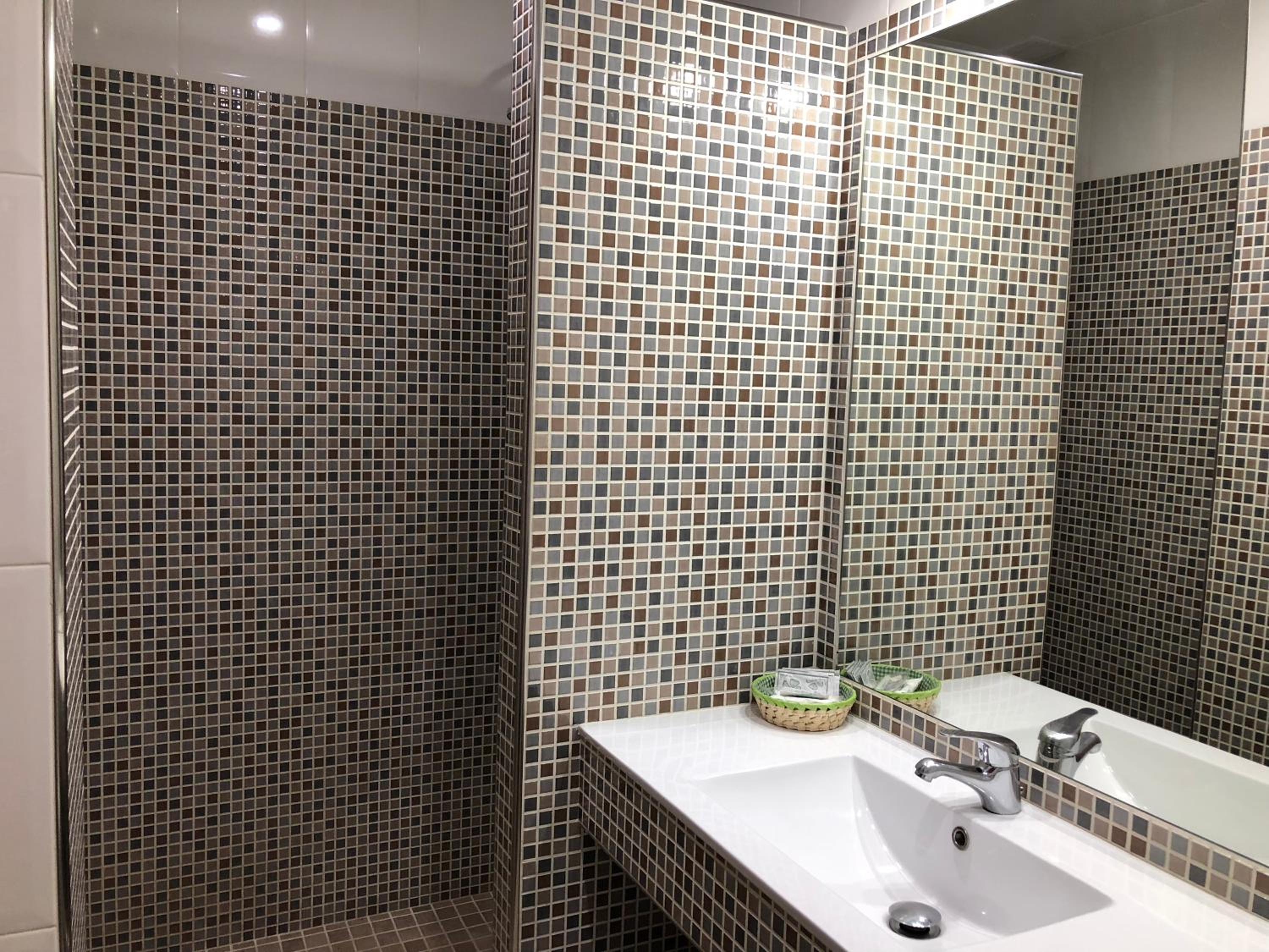 Double or Twin Room - Photo 20