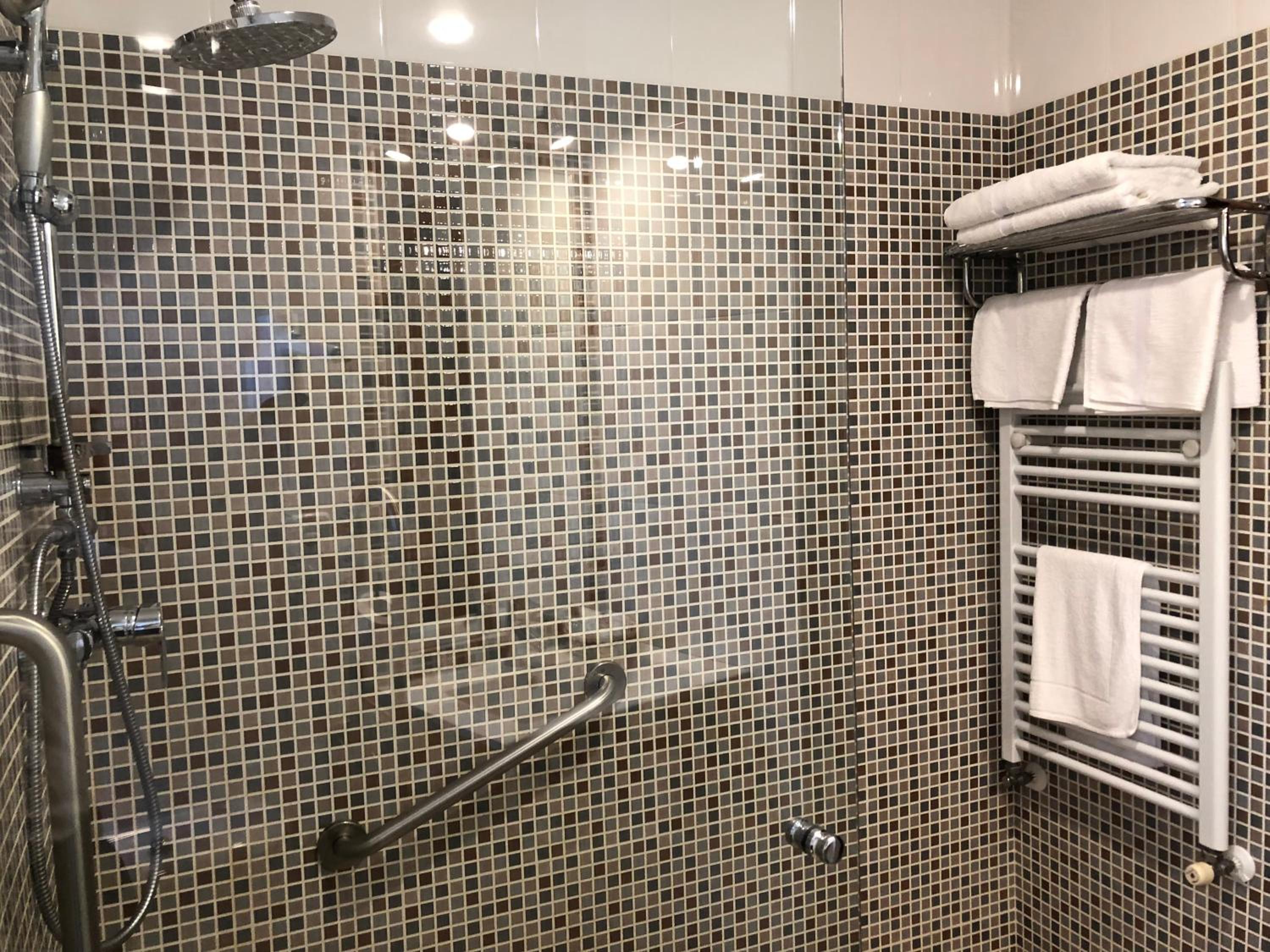 Double or Twin Room - Photo 2