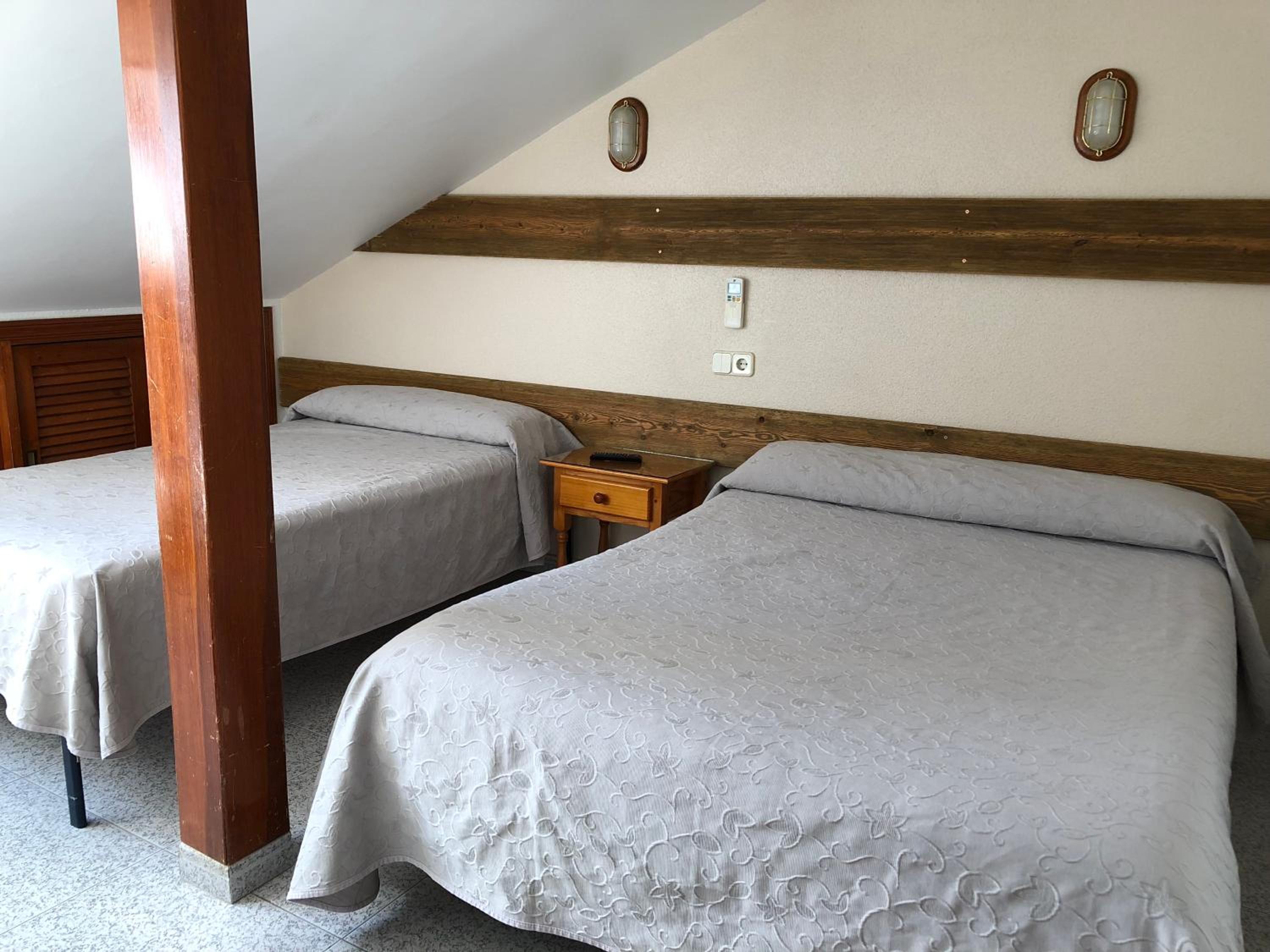Double or Twin Room - Photo 13