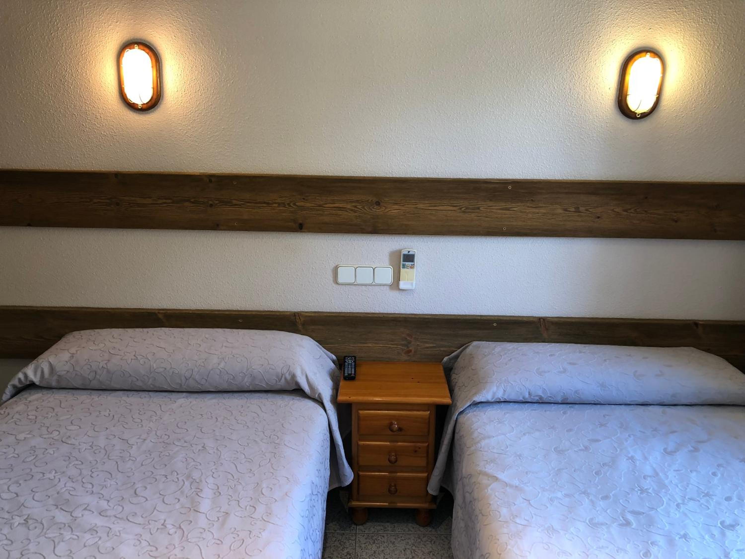 Double or Twin Room - Photo 9