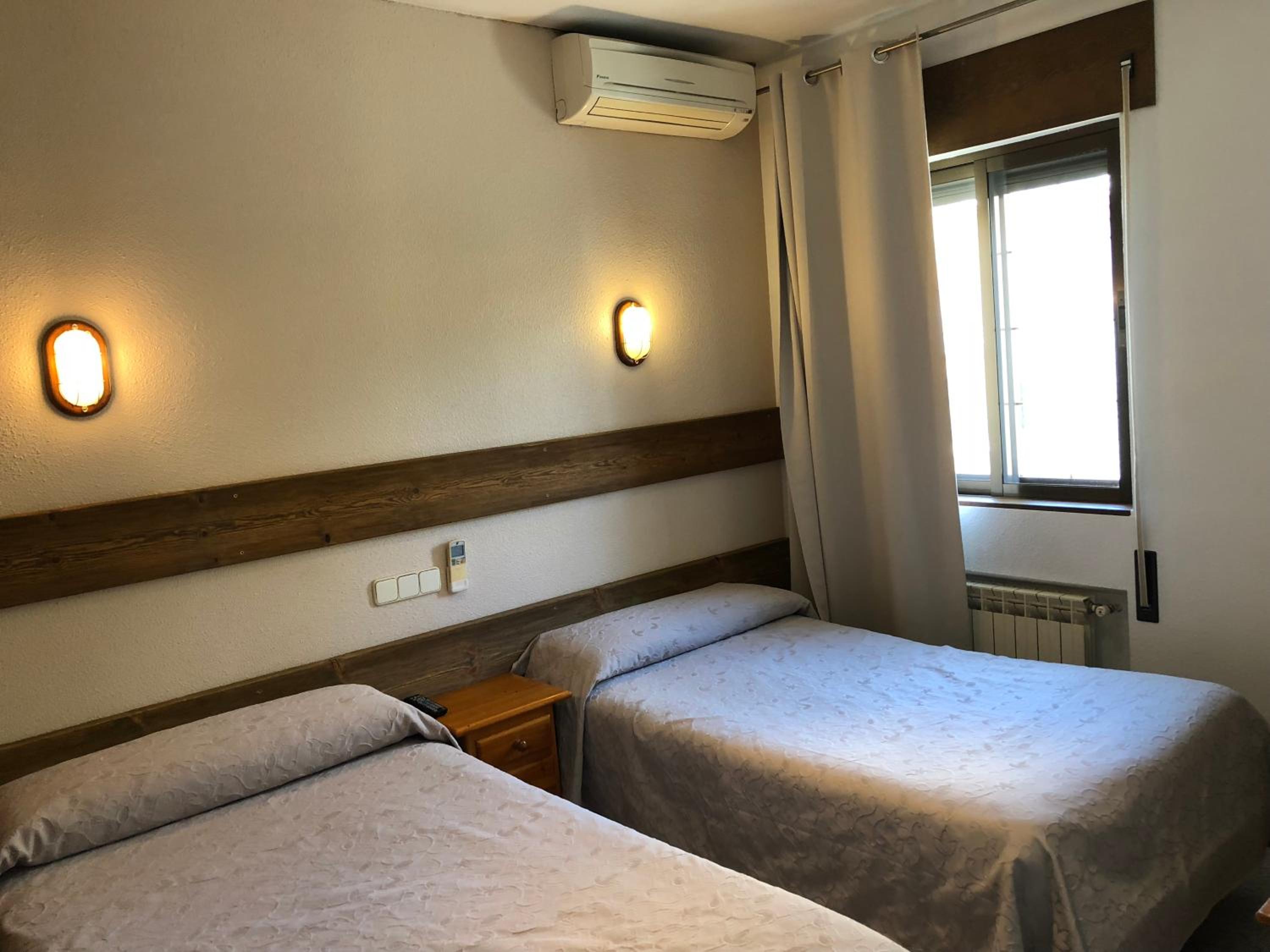 Double or Twin Room - Photo 8