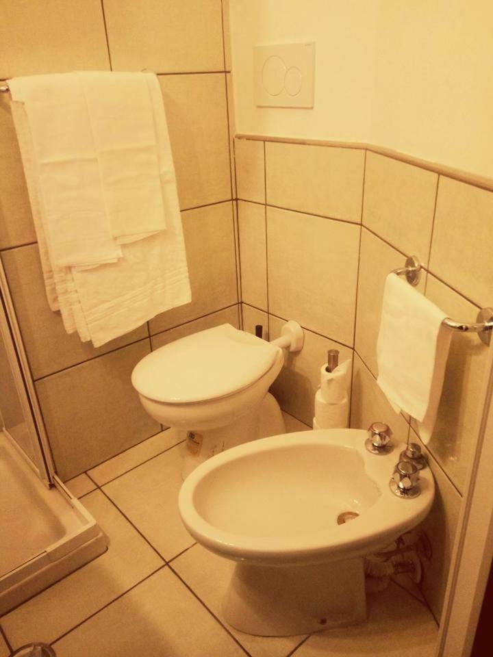 Double or Twin Room - Photo 5