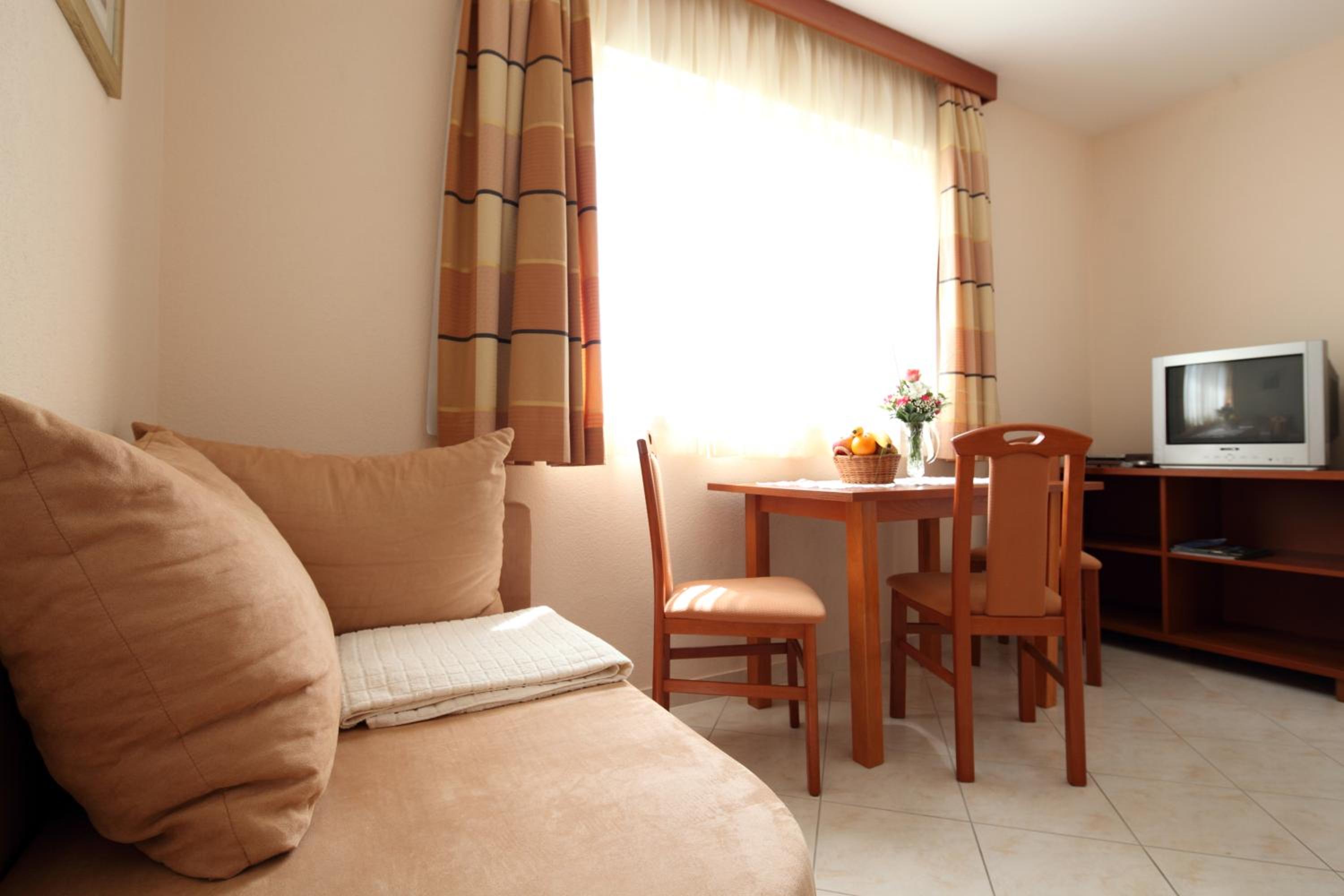 One-Bedroom Apartment - Photo 10