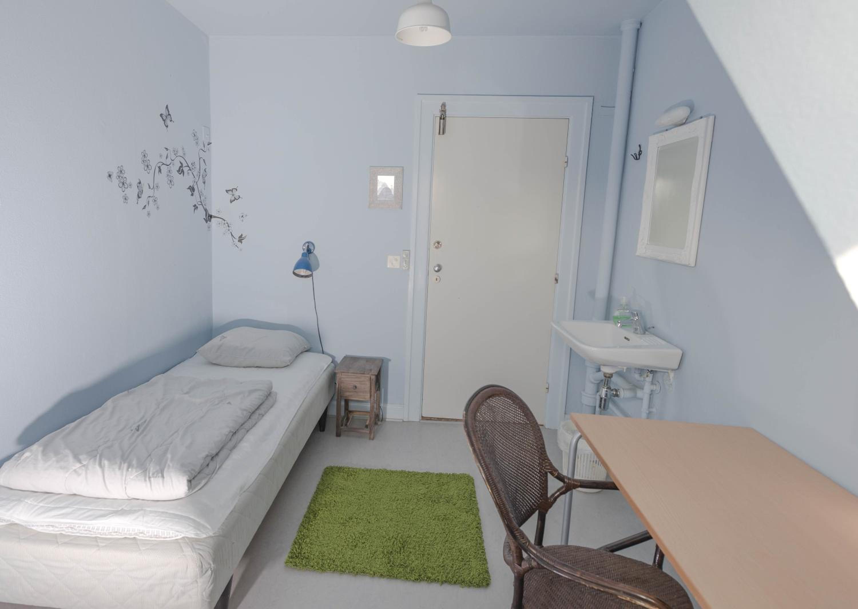 Small Twin Room photo 1