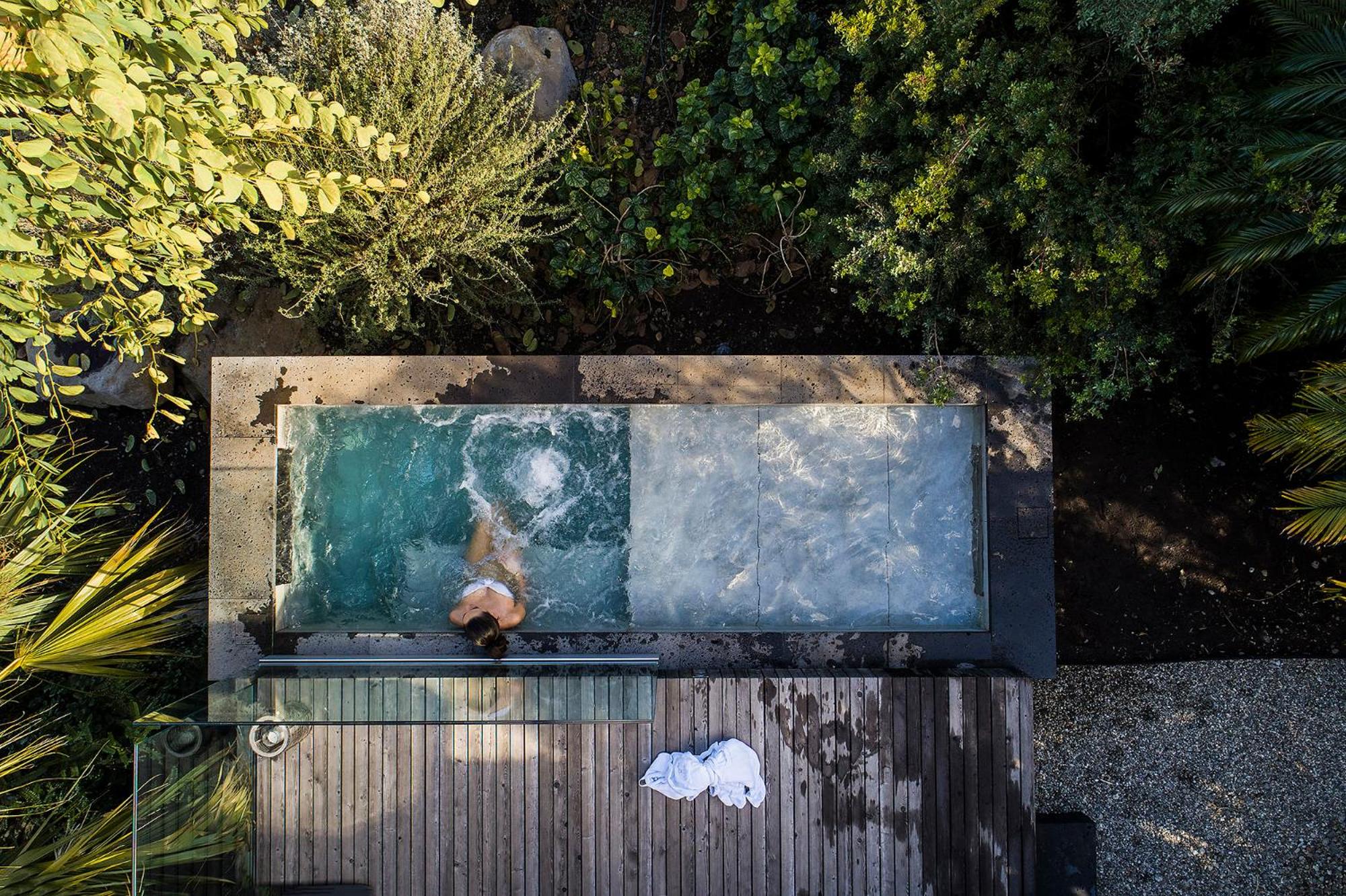  Bungalow with private jacuzzi photo 3
