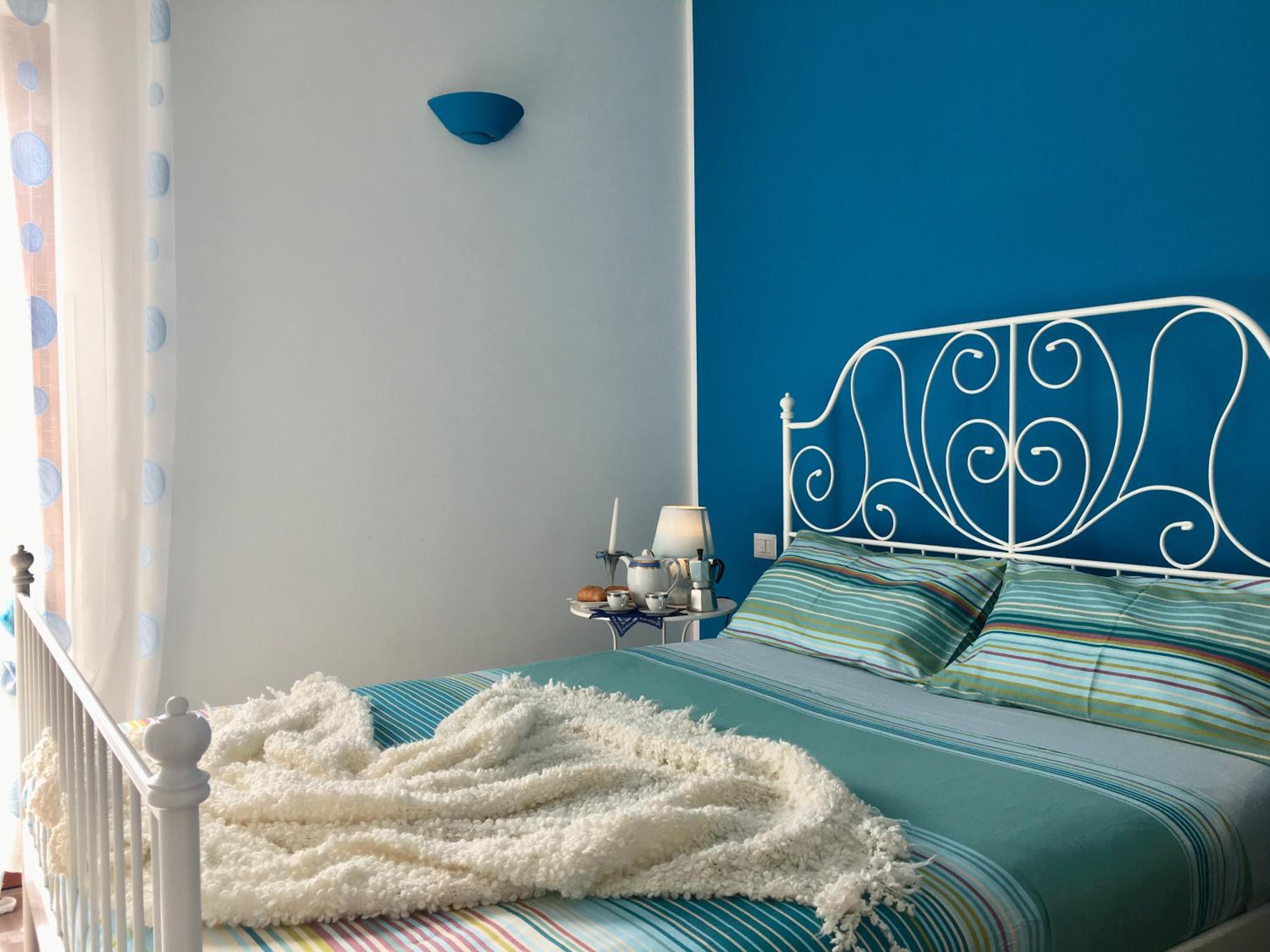 King Room with Balcony - Photo 12