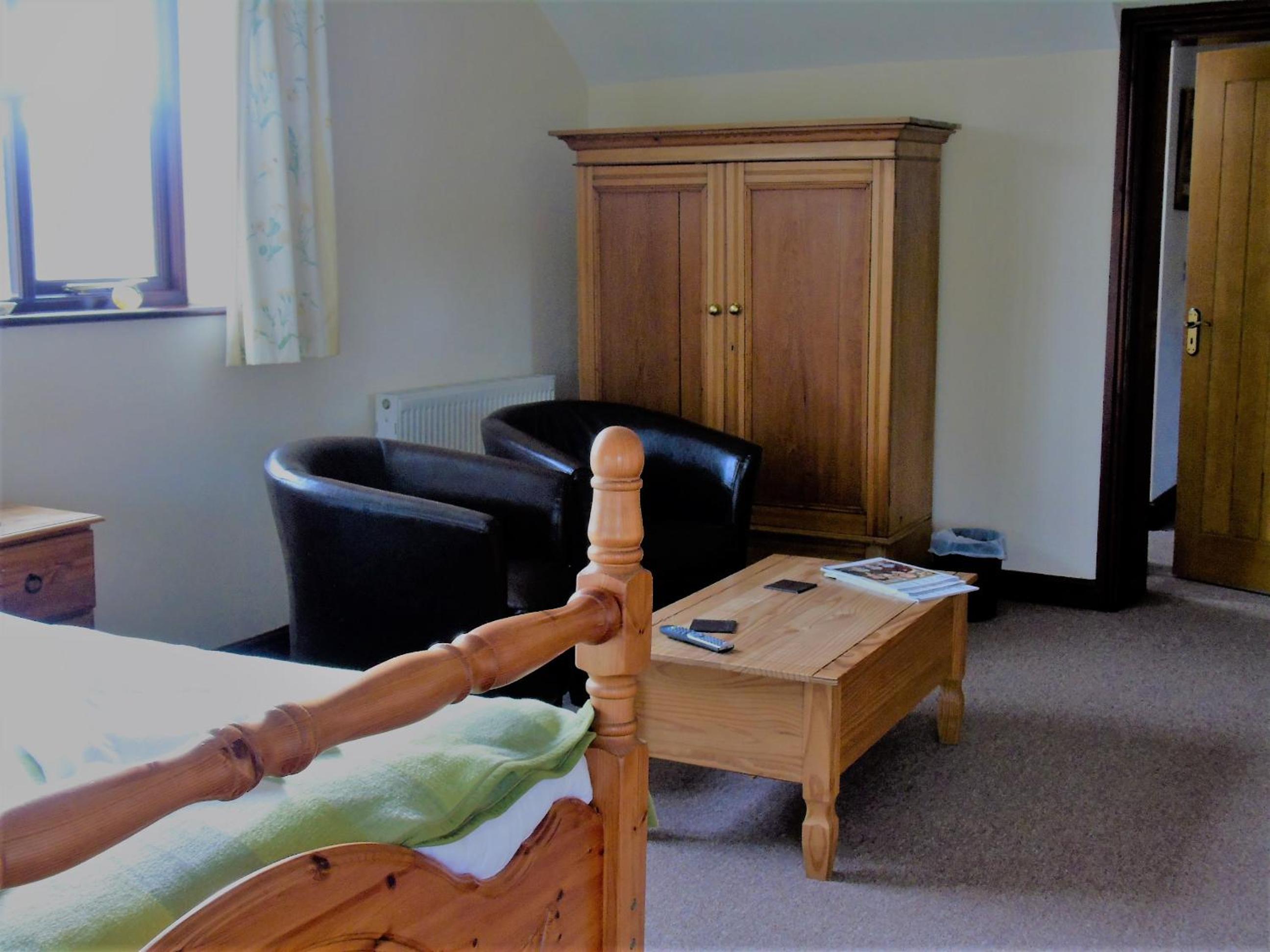 Double Room - Photo 6