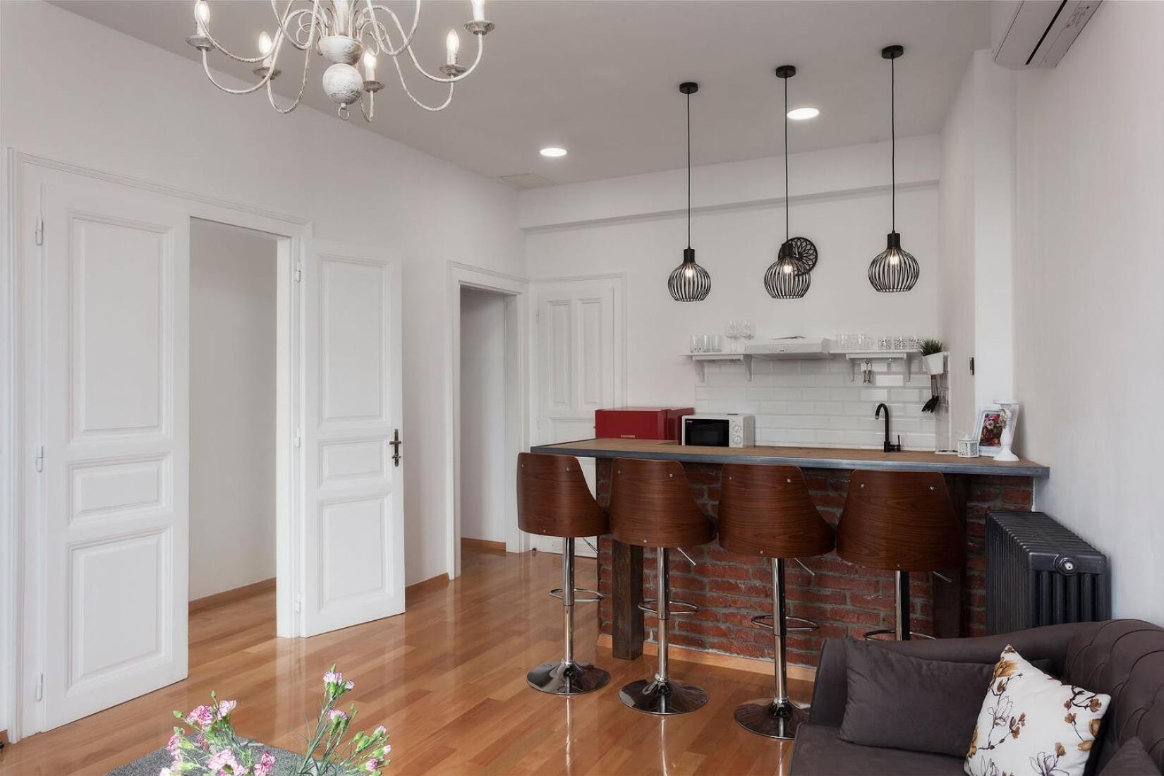 Apartment with Balcony - Photo 3