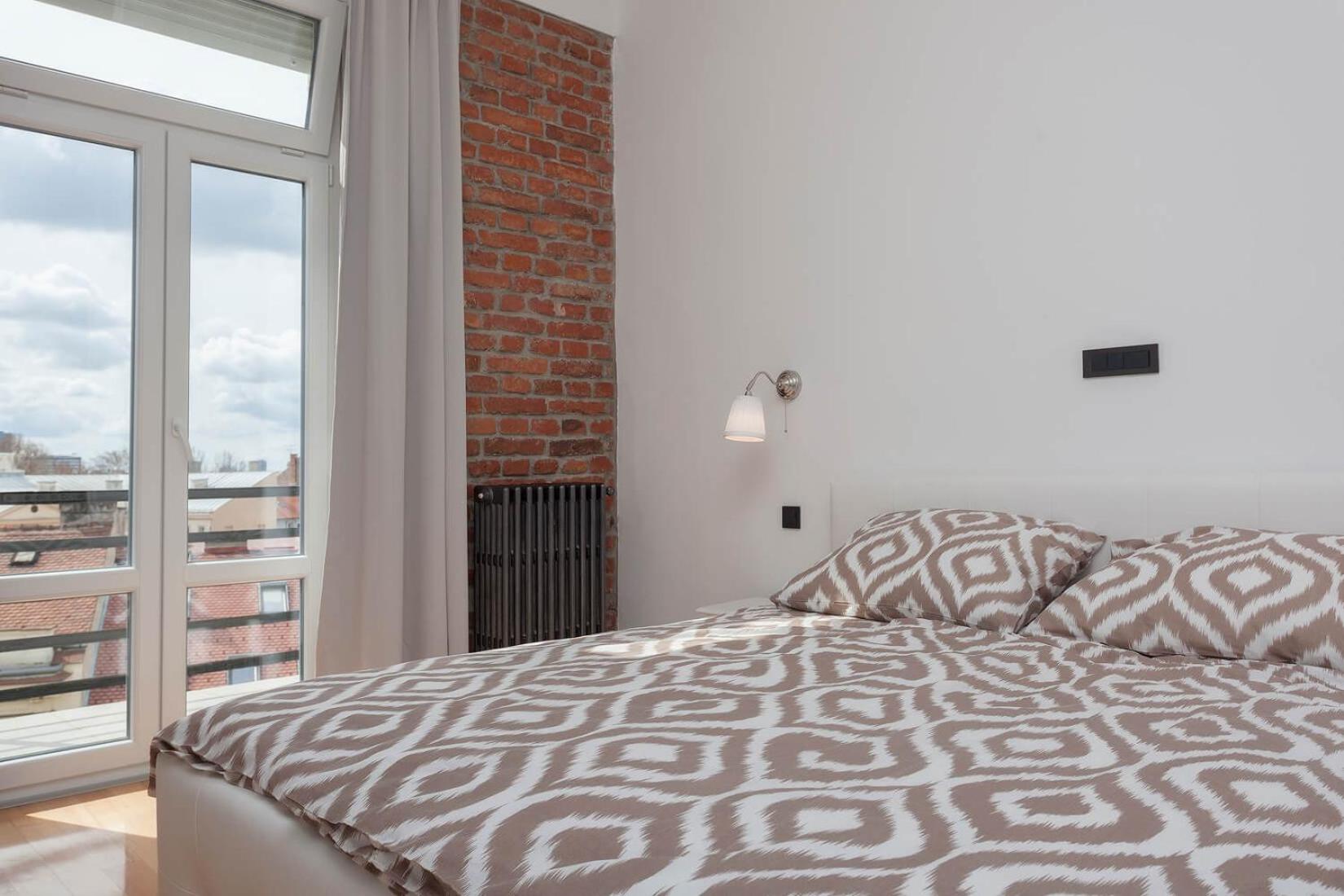 Apartment with Balcony - Photo 7