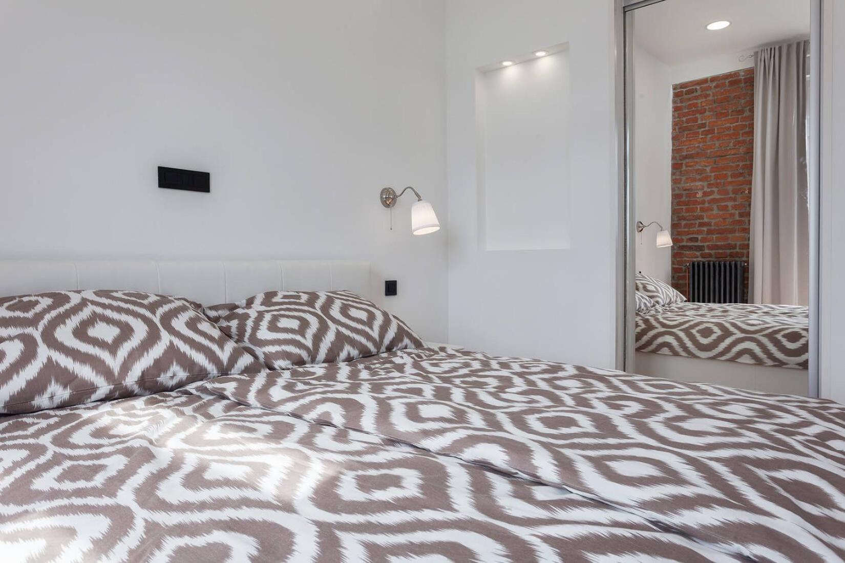 Apartment with Balcony - Photo 8