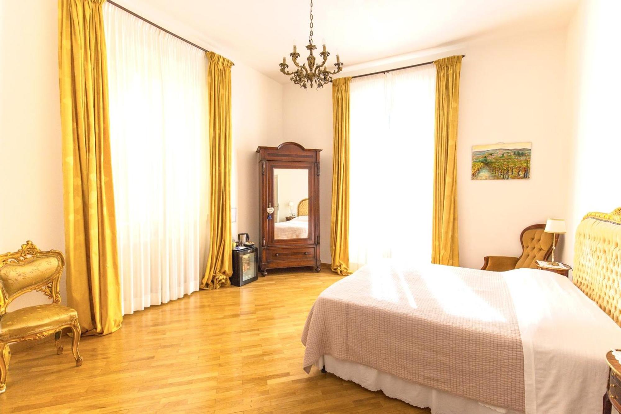 Deluxe Double or Twin Room photo 1
