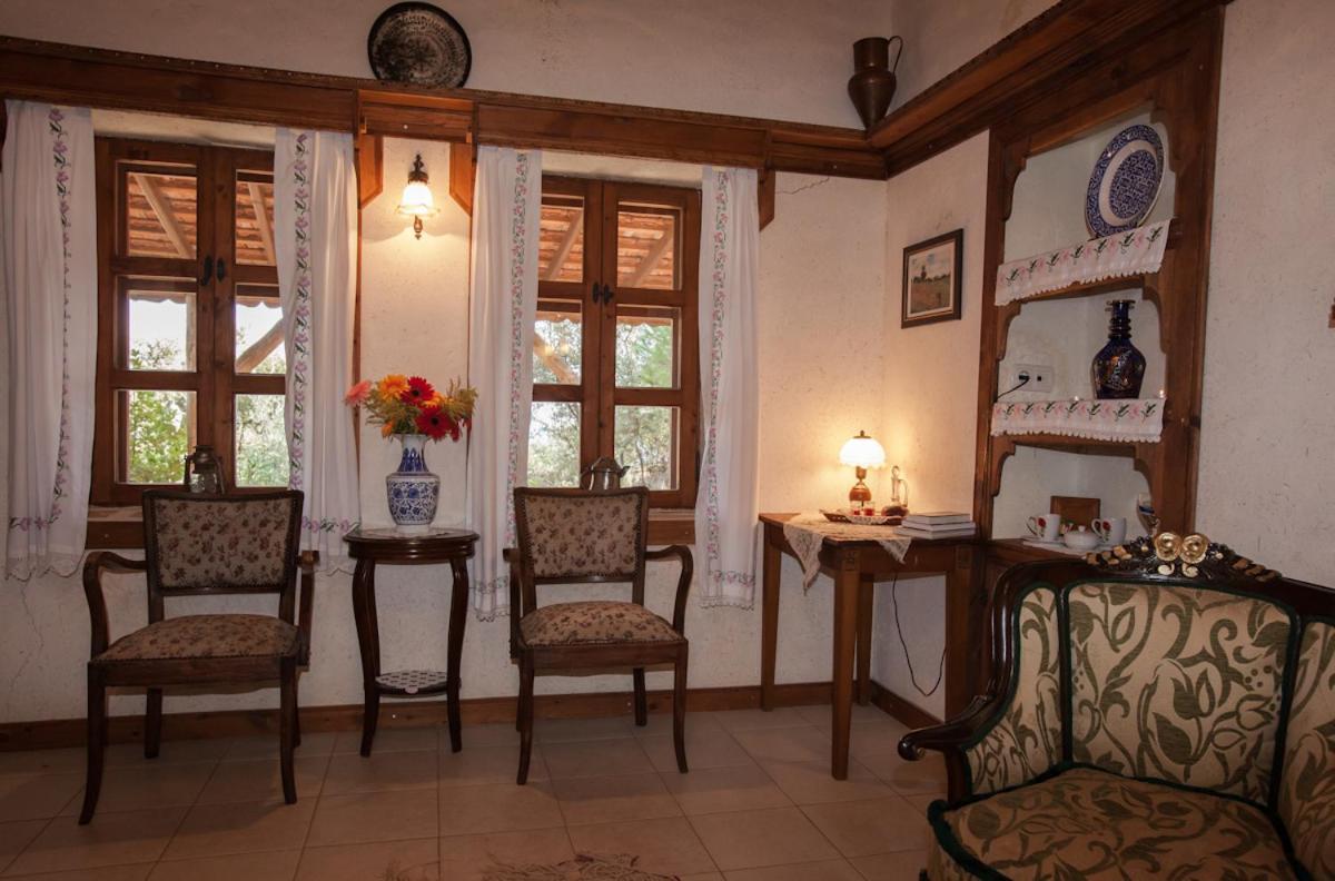 Superior Suite - Photo 15