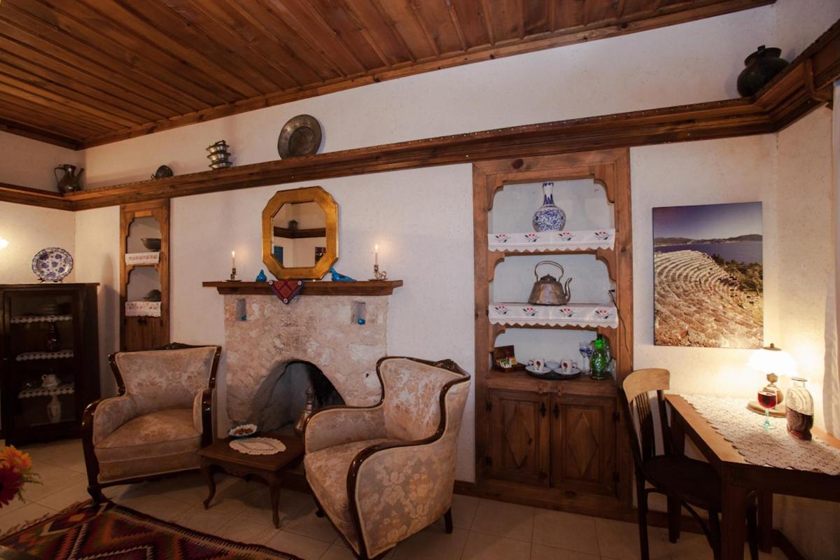 Superior Suite - Photo 14