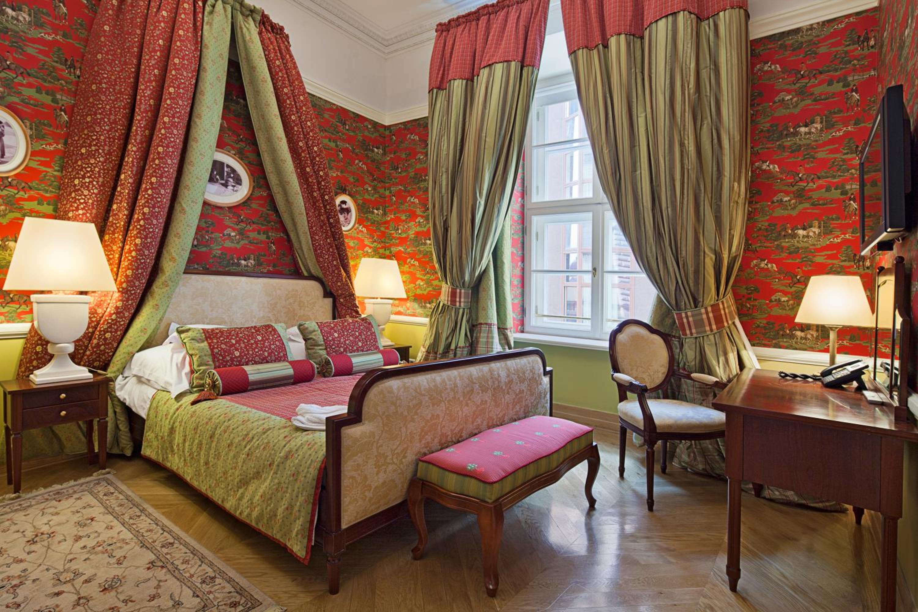Executive Suite - Photo 14