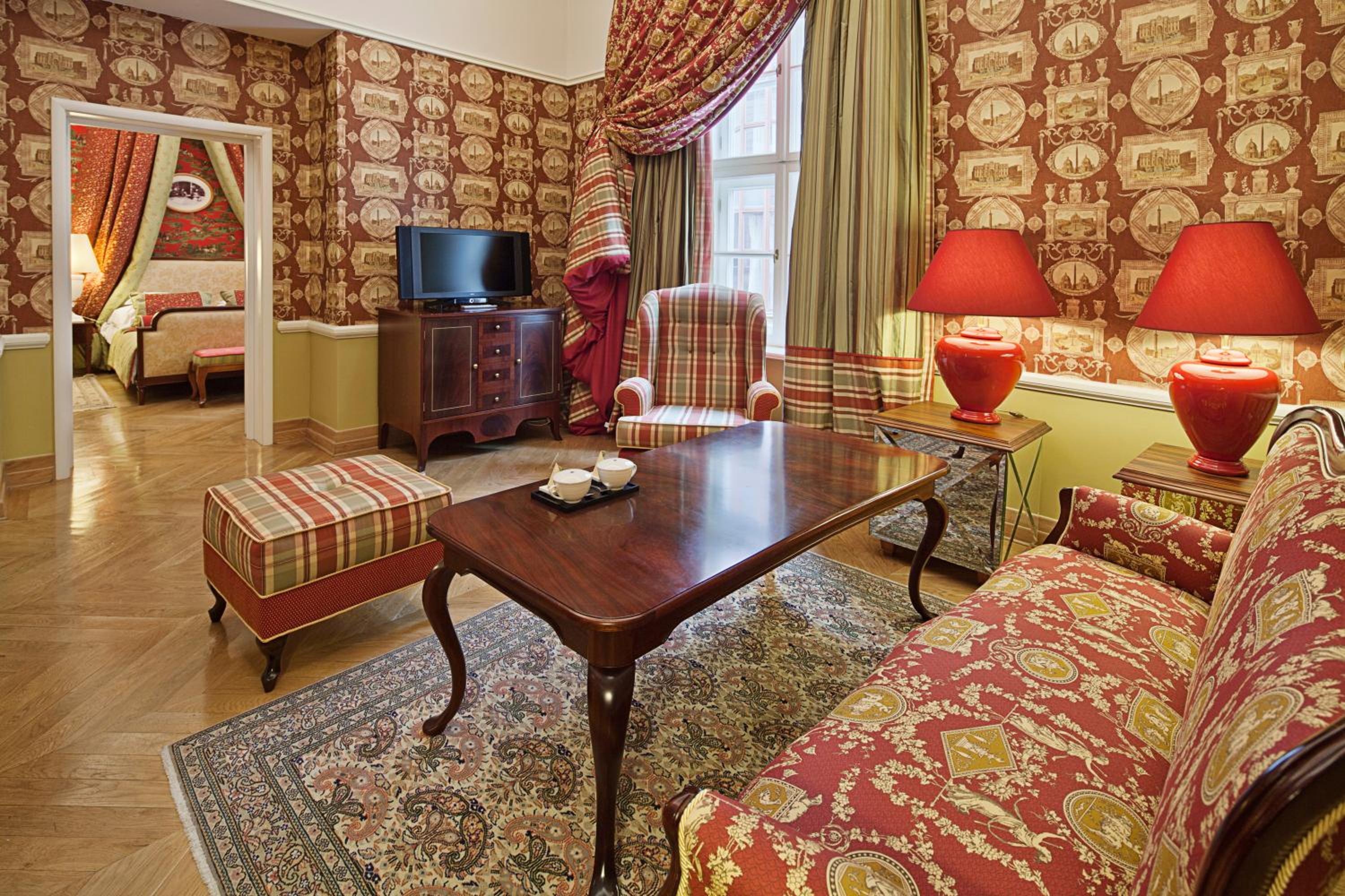 Executive Suite - Photo 5