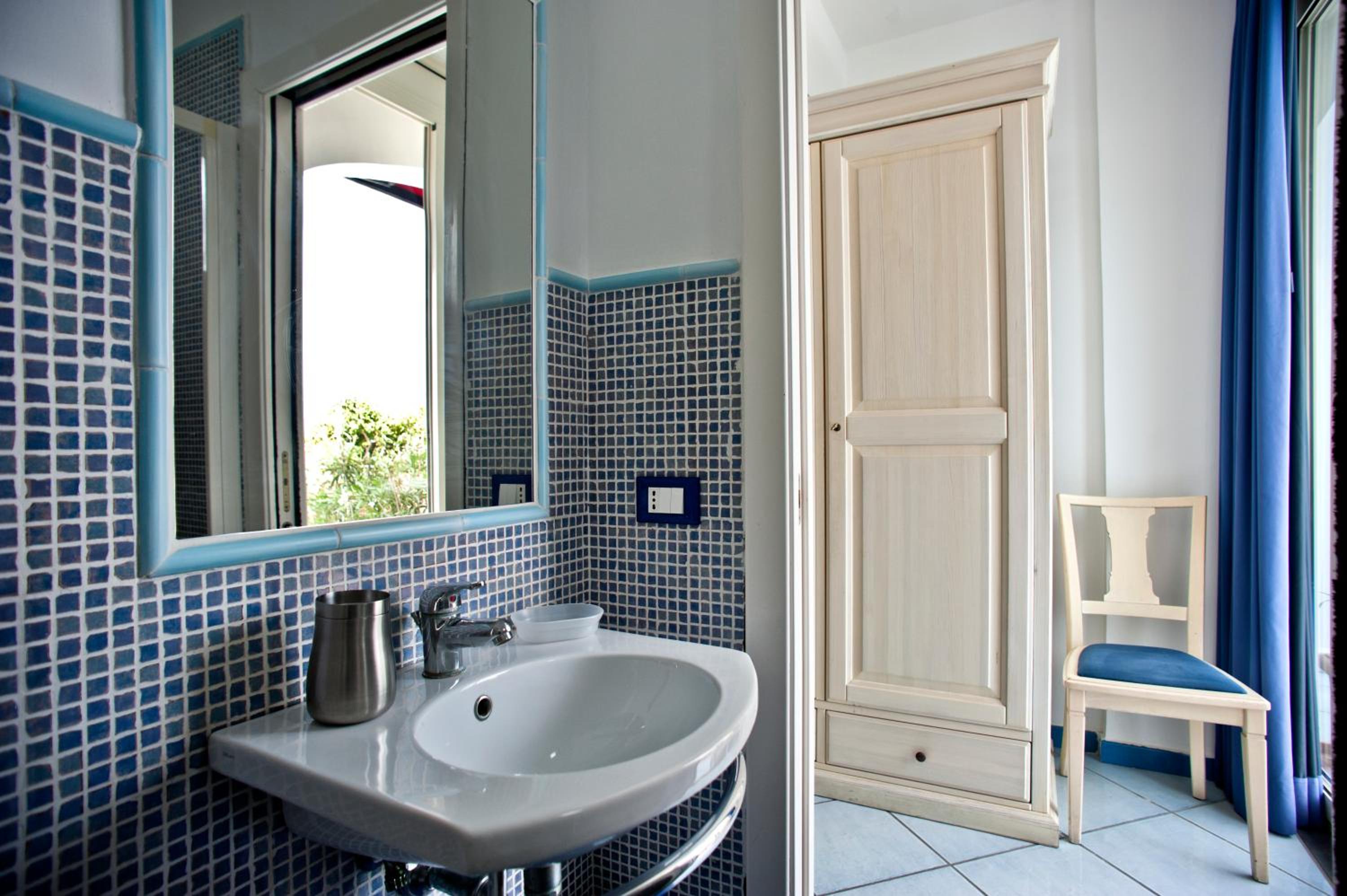 Double or Twin Room - Photo 4
