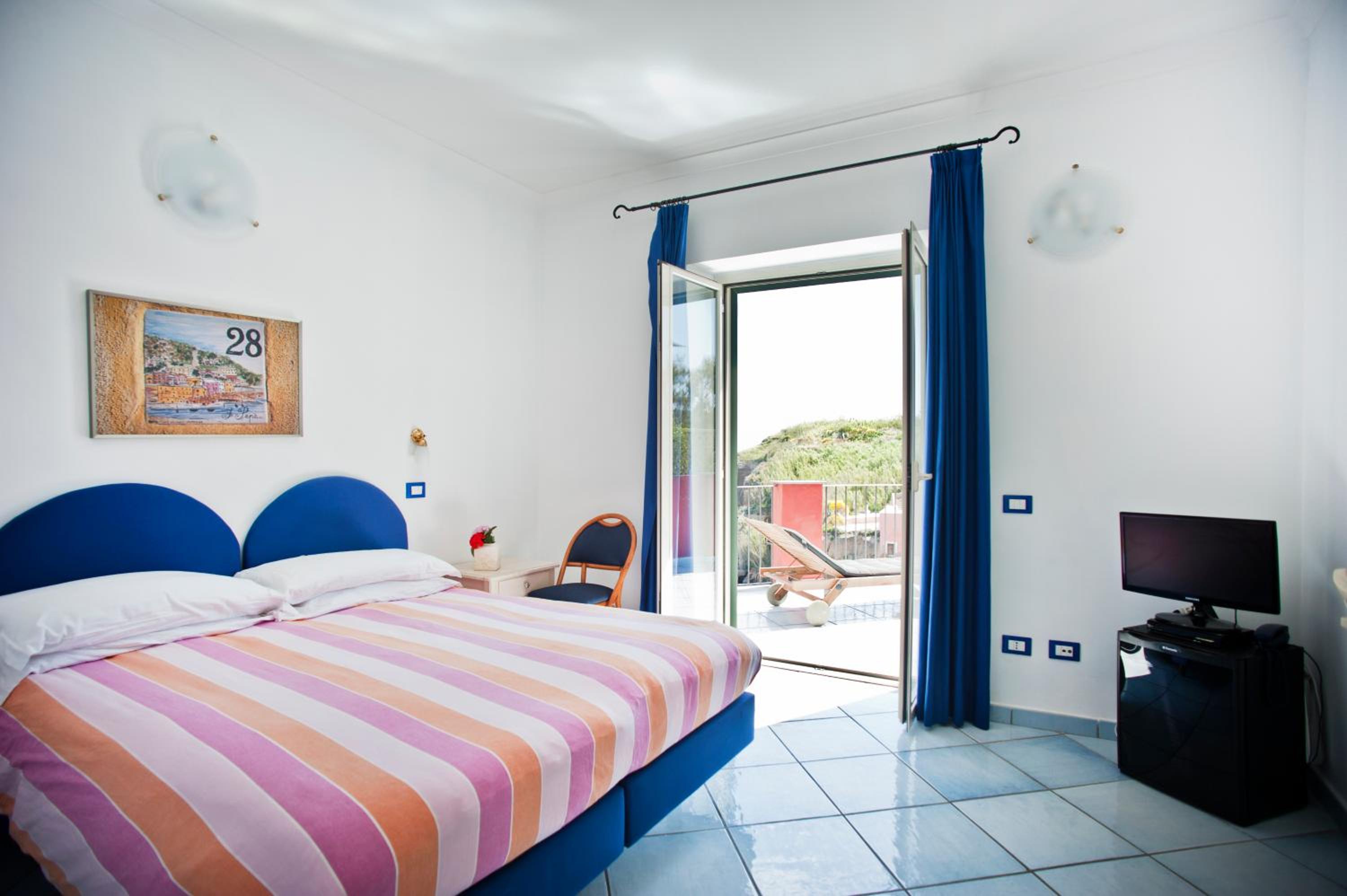 Double or Twin Room - Photo 8