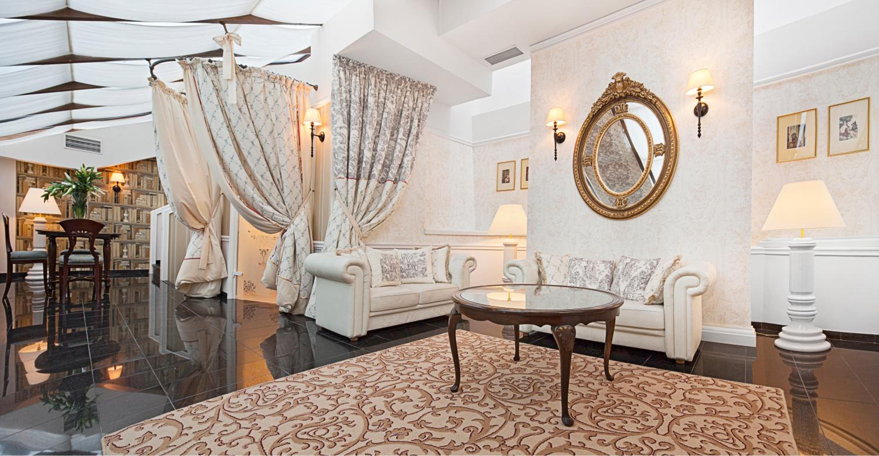 Luxury Suite - Photo 1