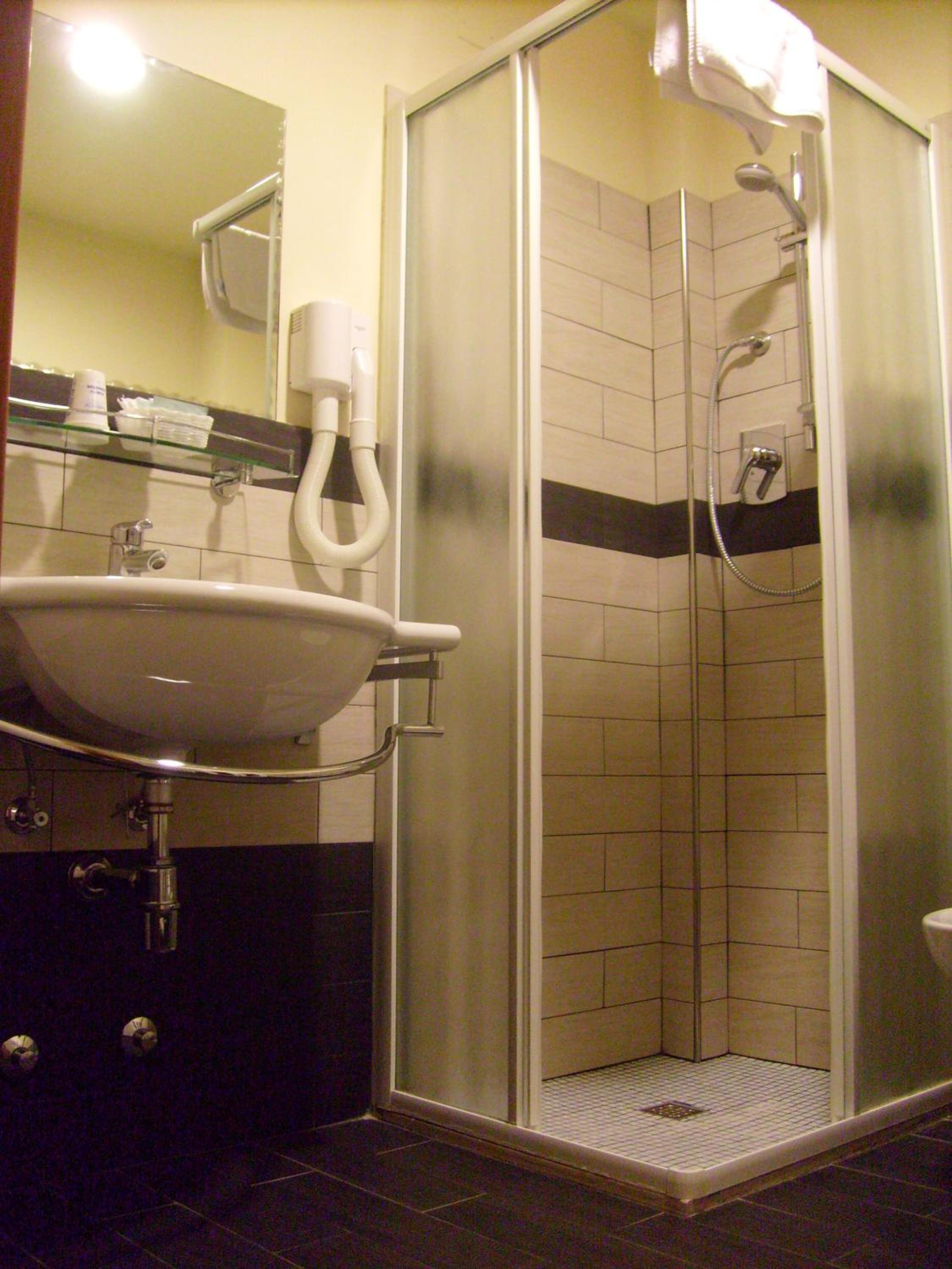Double Room - Photo 7