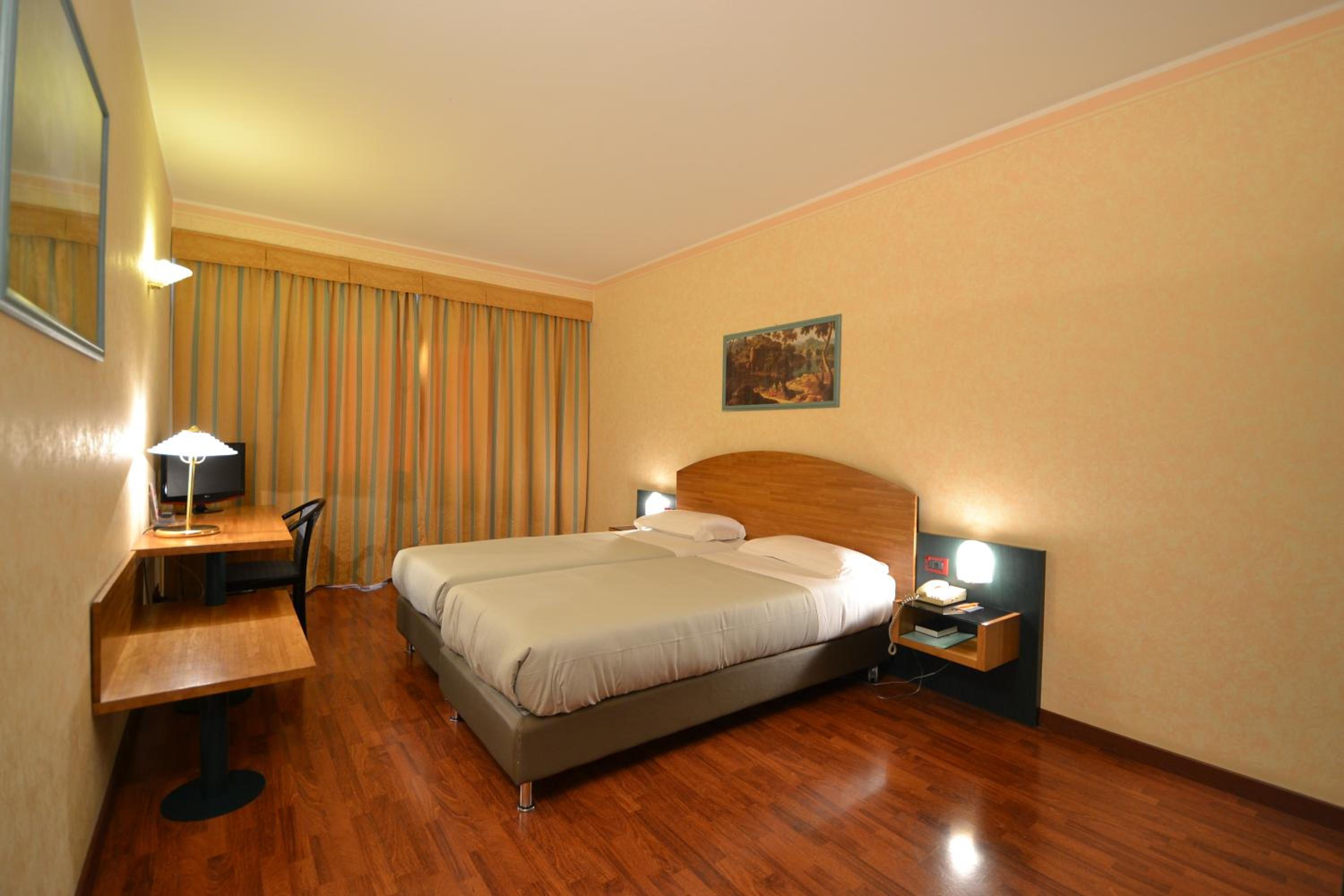 Double or Twin Room - Photo 2