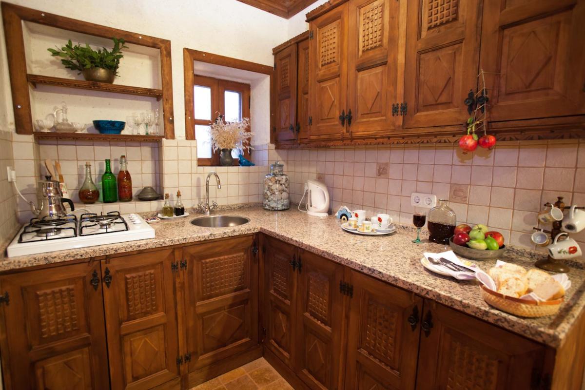 Art Studio with Kitchen - Photo 9