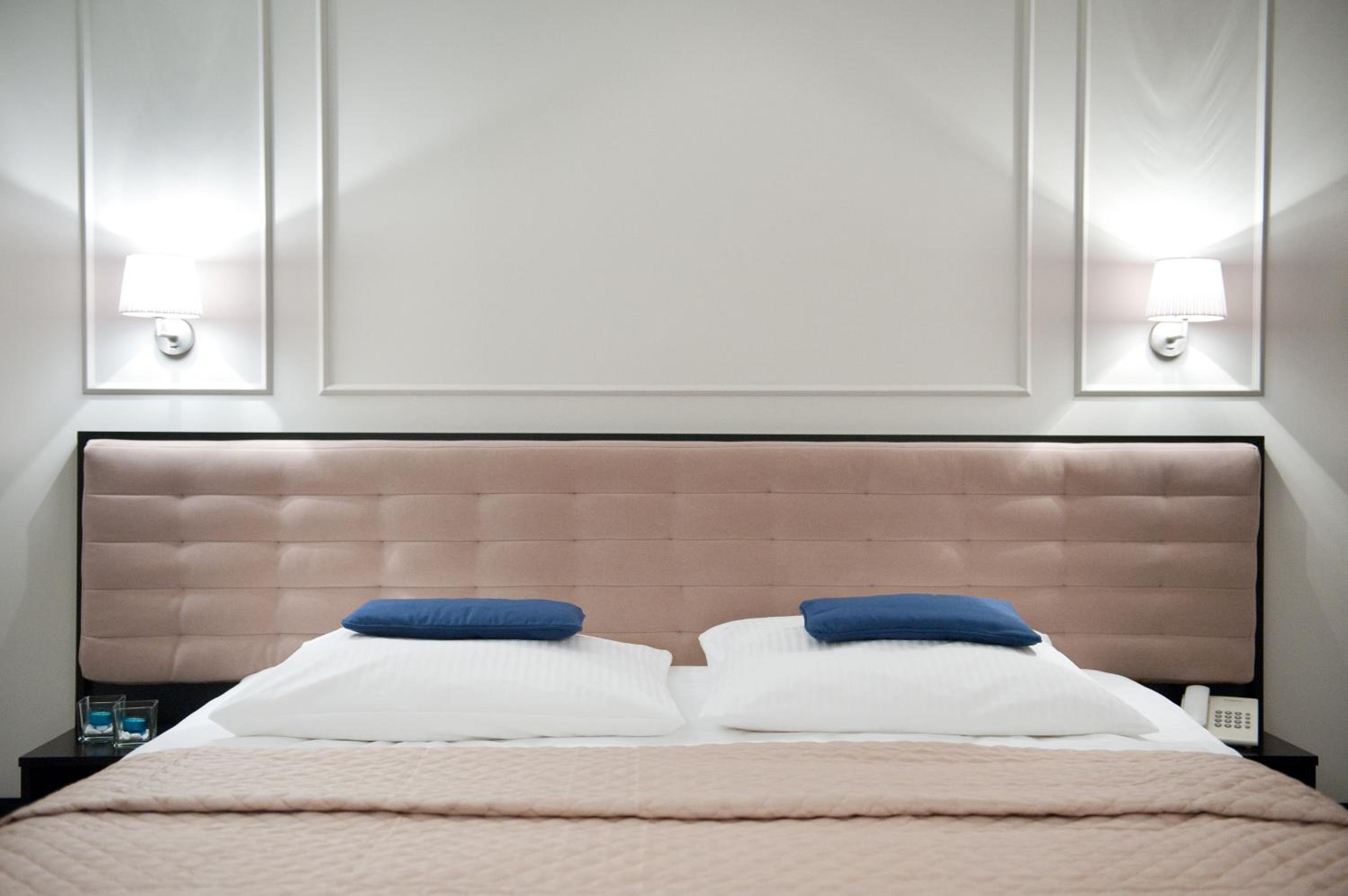 Double or Twin Room - Photo 4