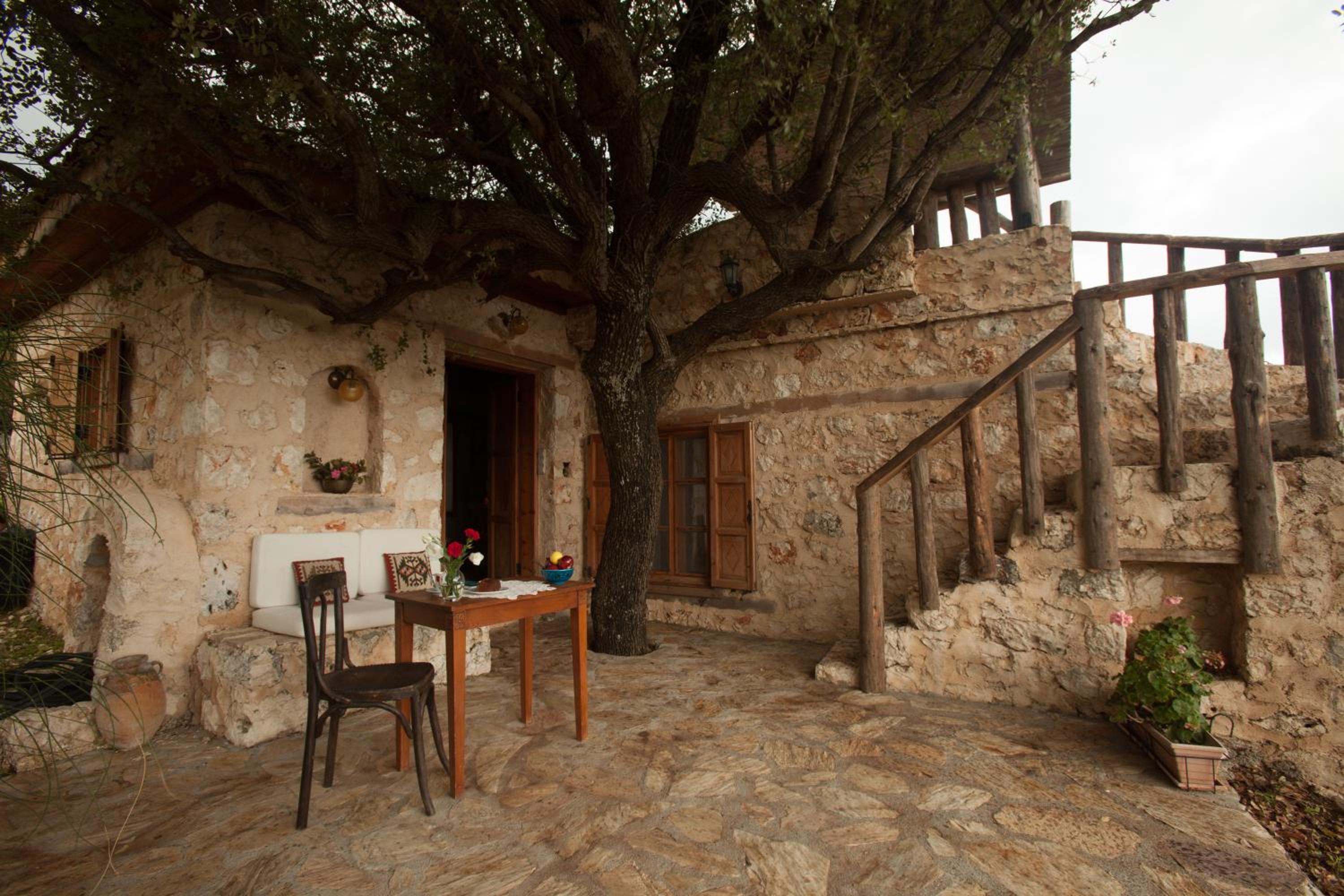 Art Studio with Kitchen - Photo 8