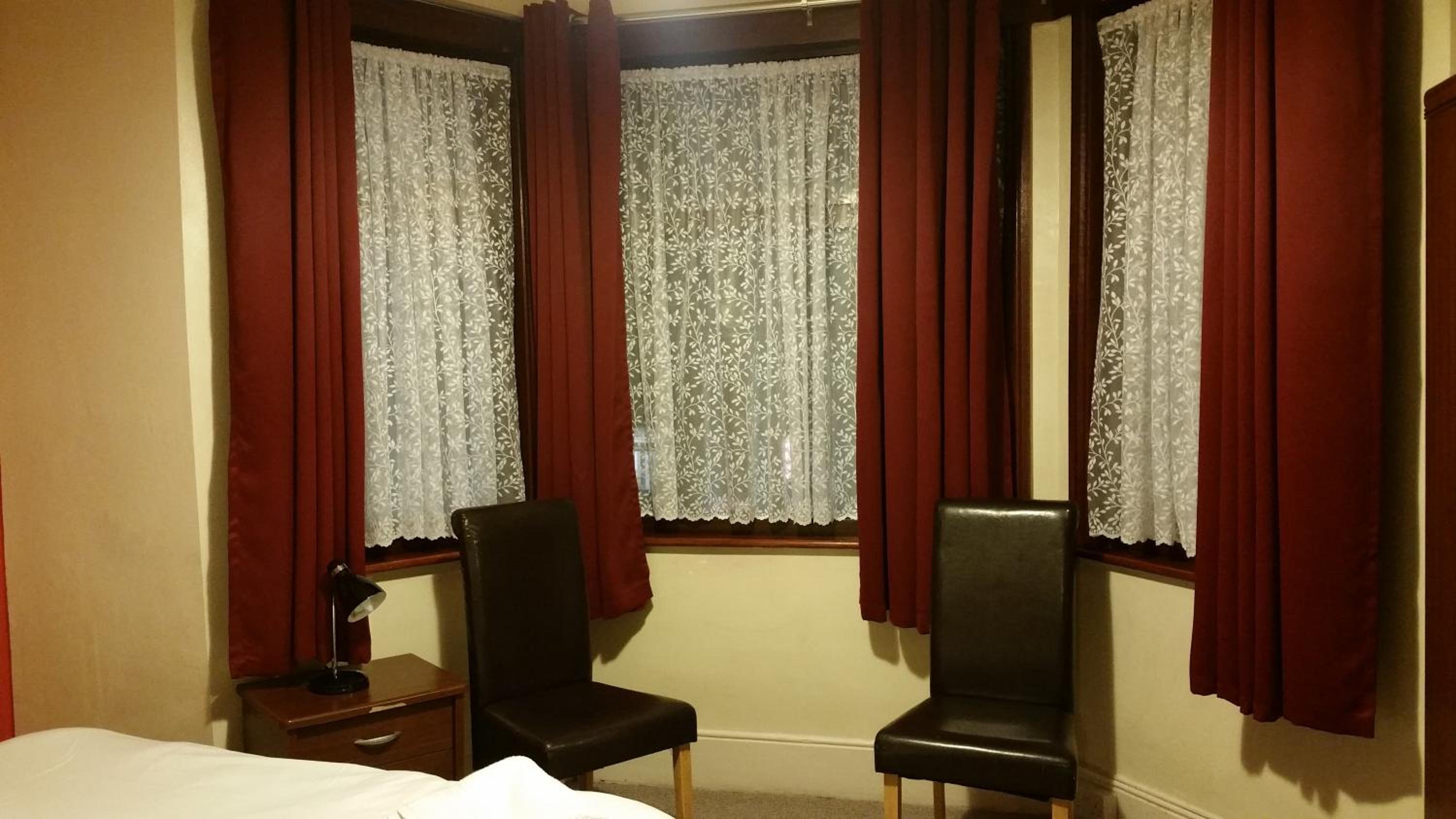 Double or Twin Room with Private Bathroom photo 3