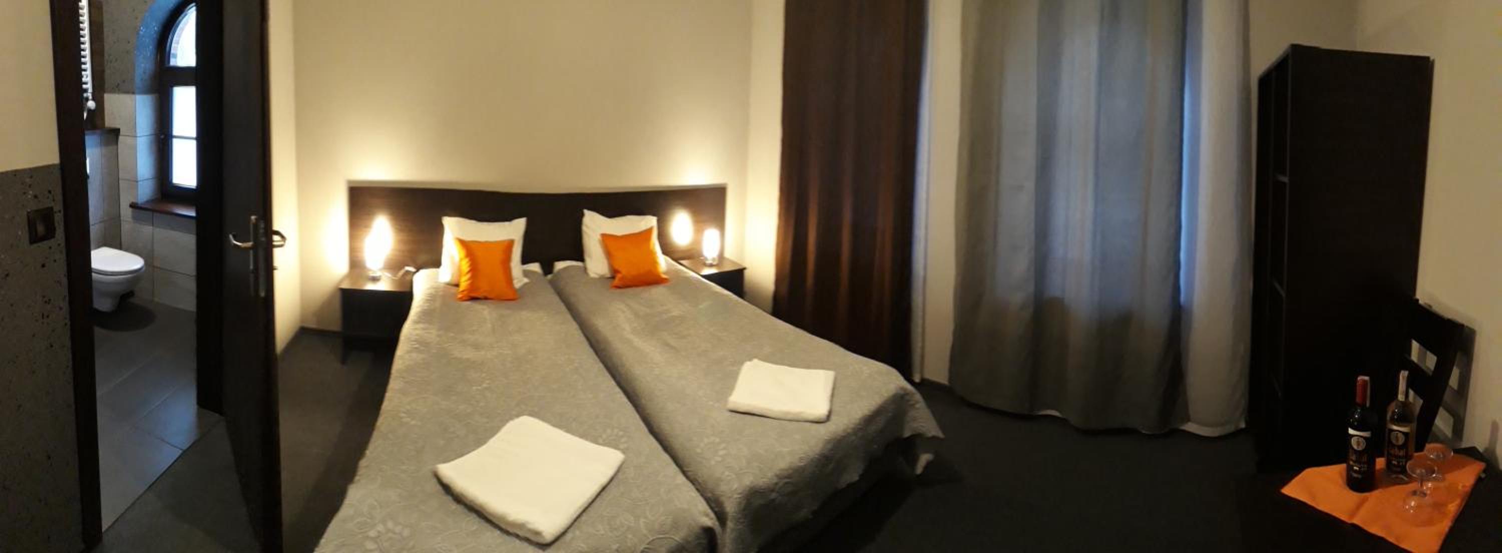 Double or Twin Room - Photo 5