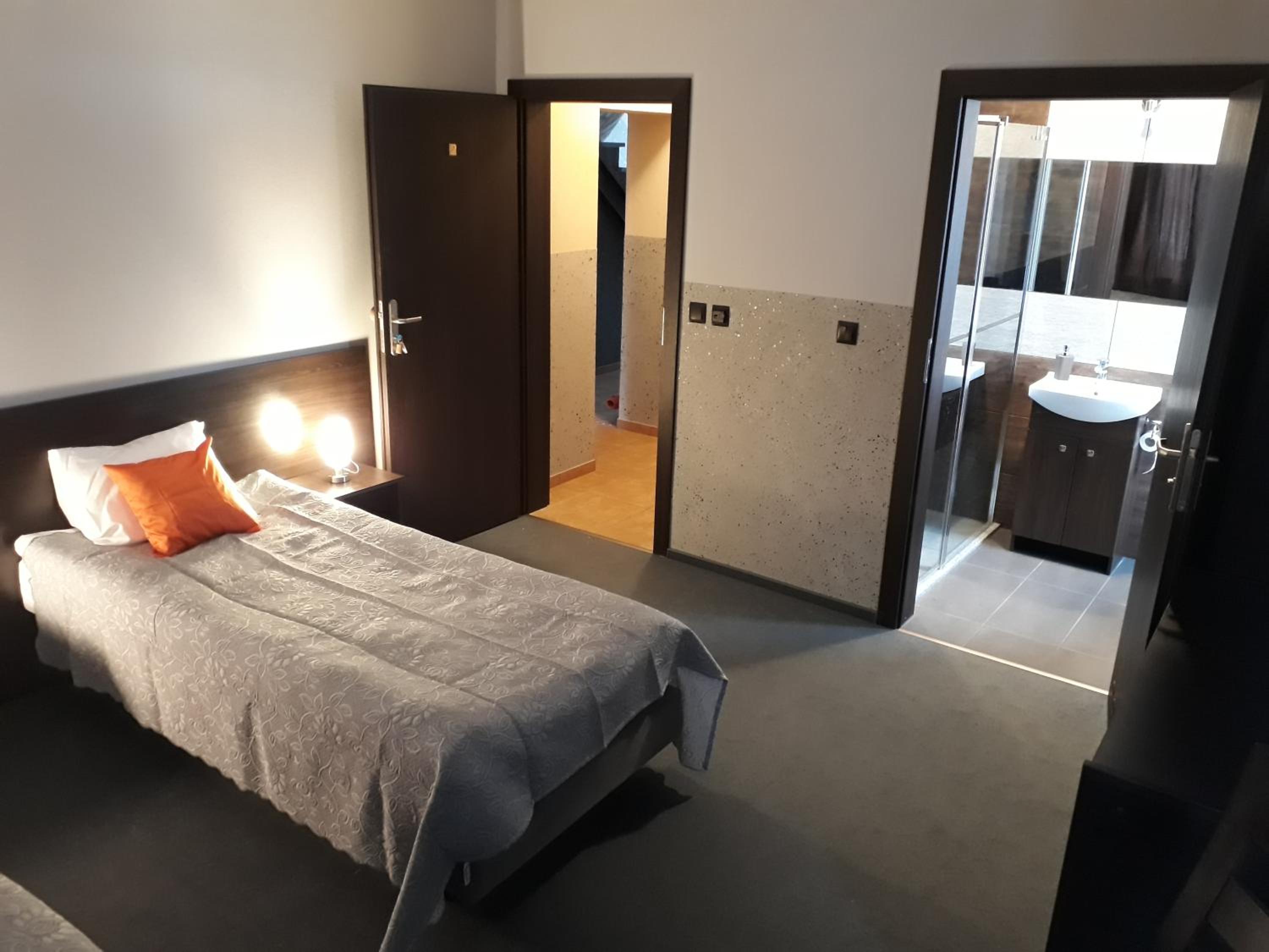 Economy Double Room - Photo 1