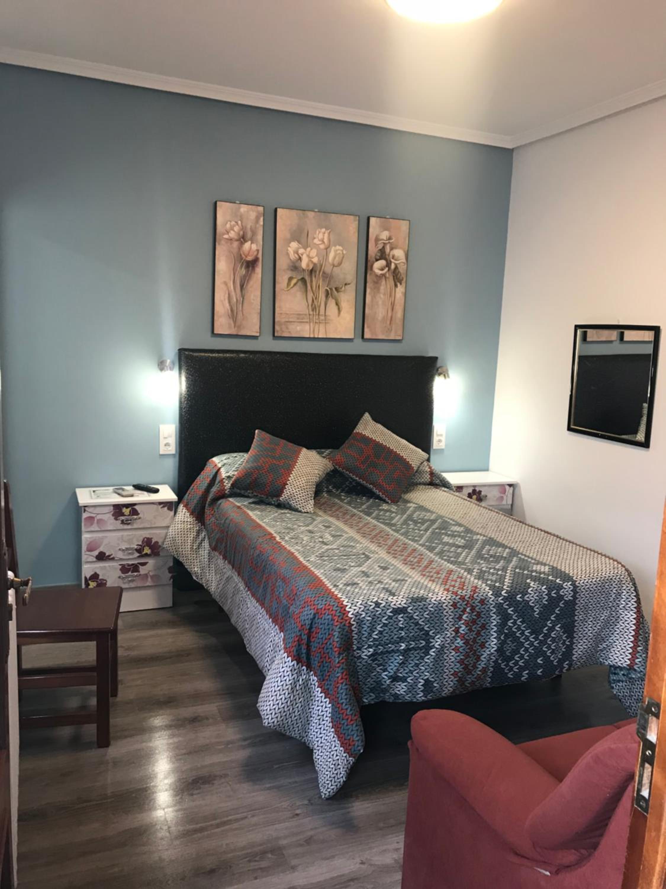 Double or Twin Room with Bathroom - Photo 16