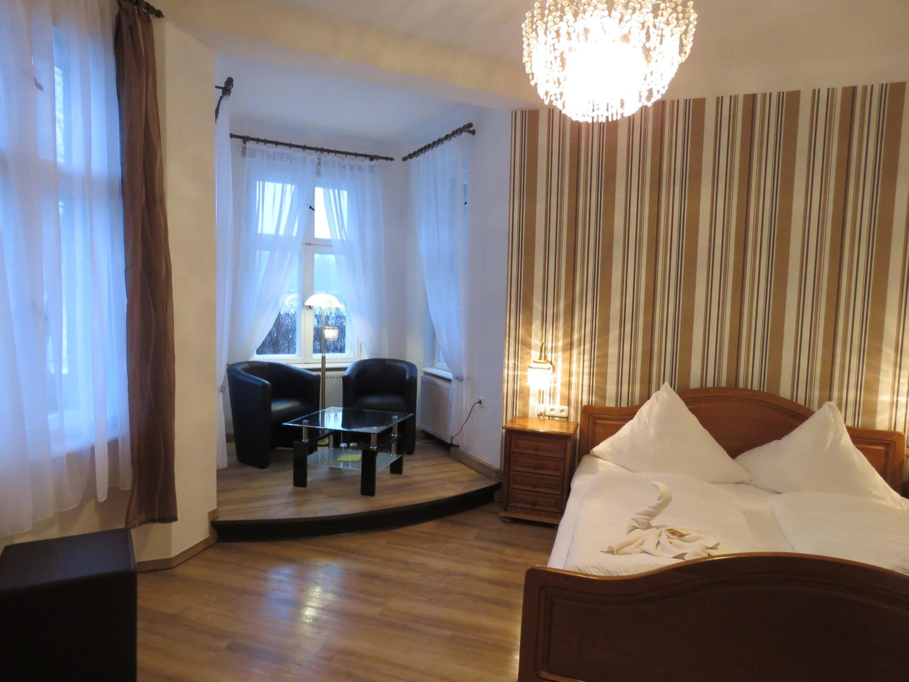 Double Room - Photo 7