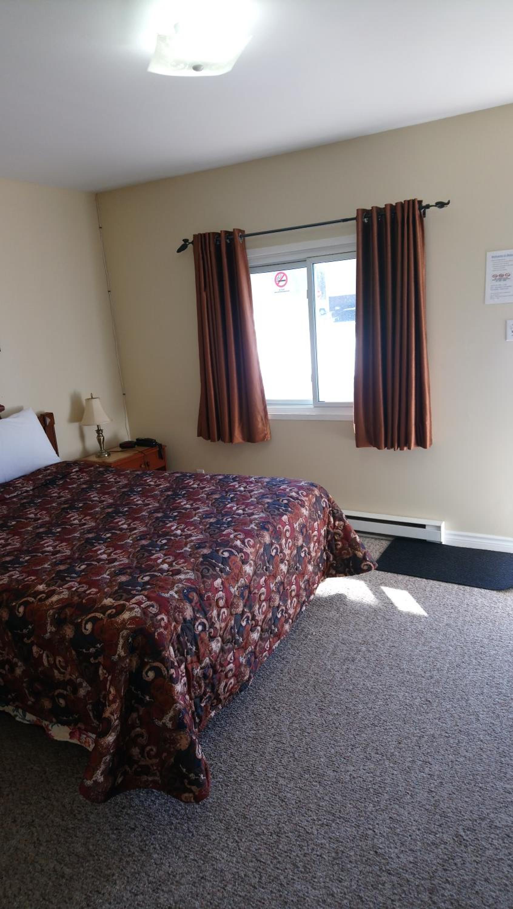 Queen Room photo 2