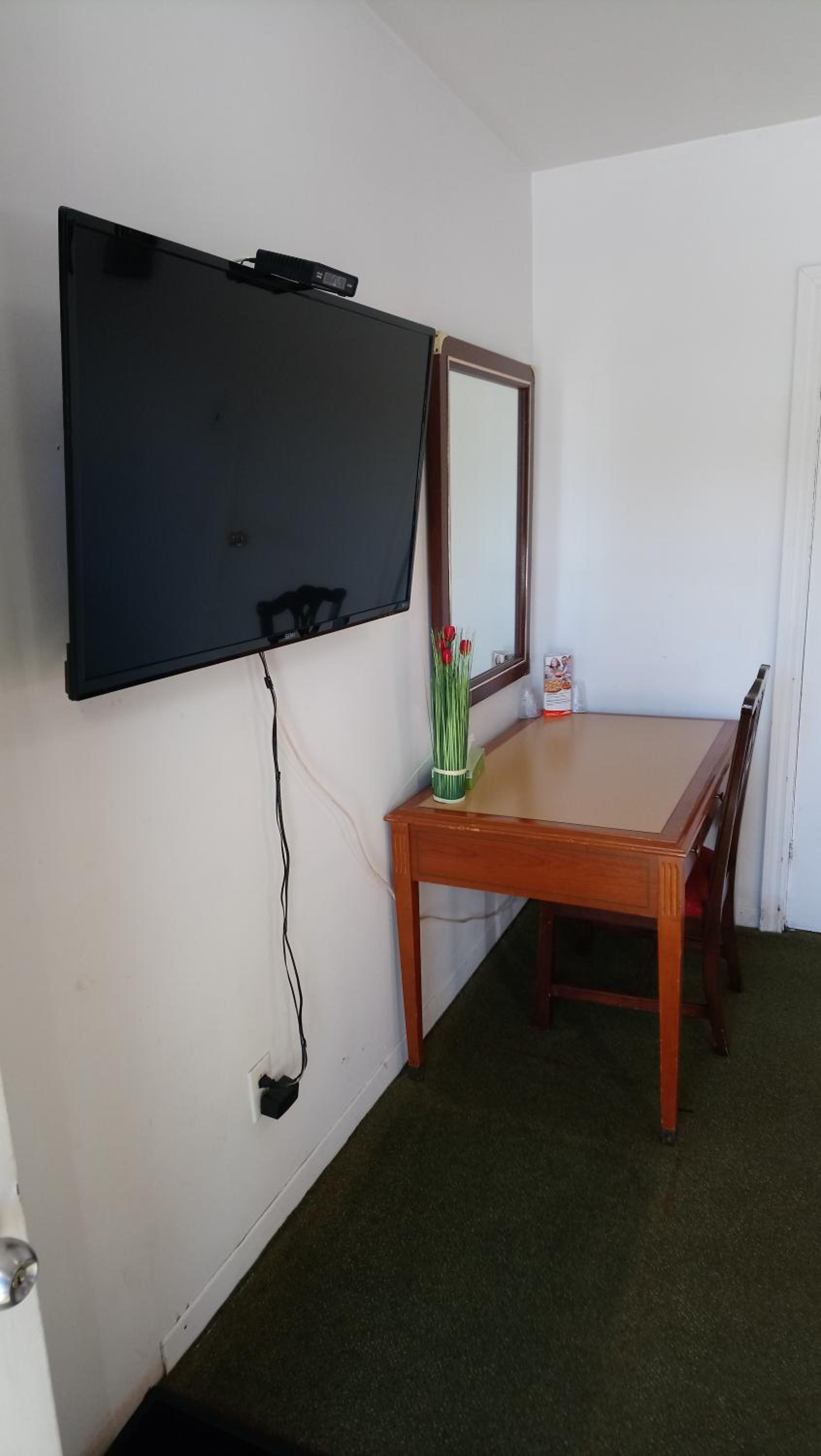 Queen Room photo 1