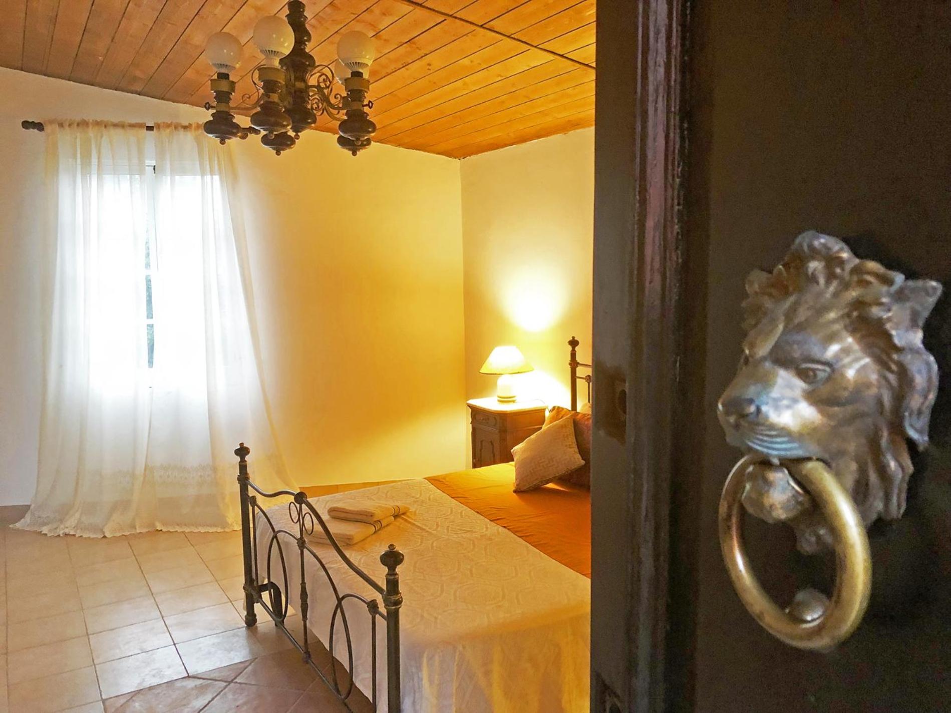 Deluxe Double Room with Balcony - Photo 7