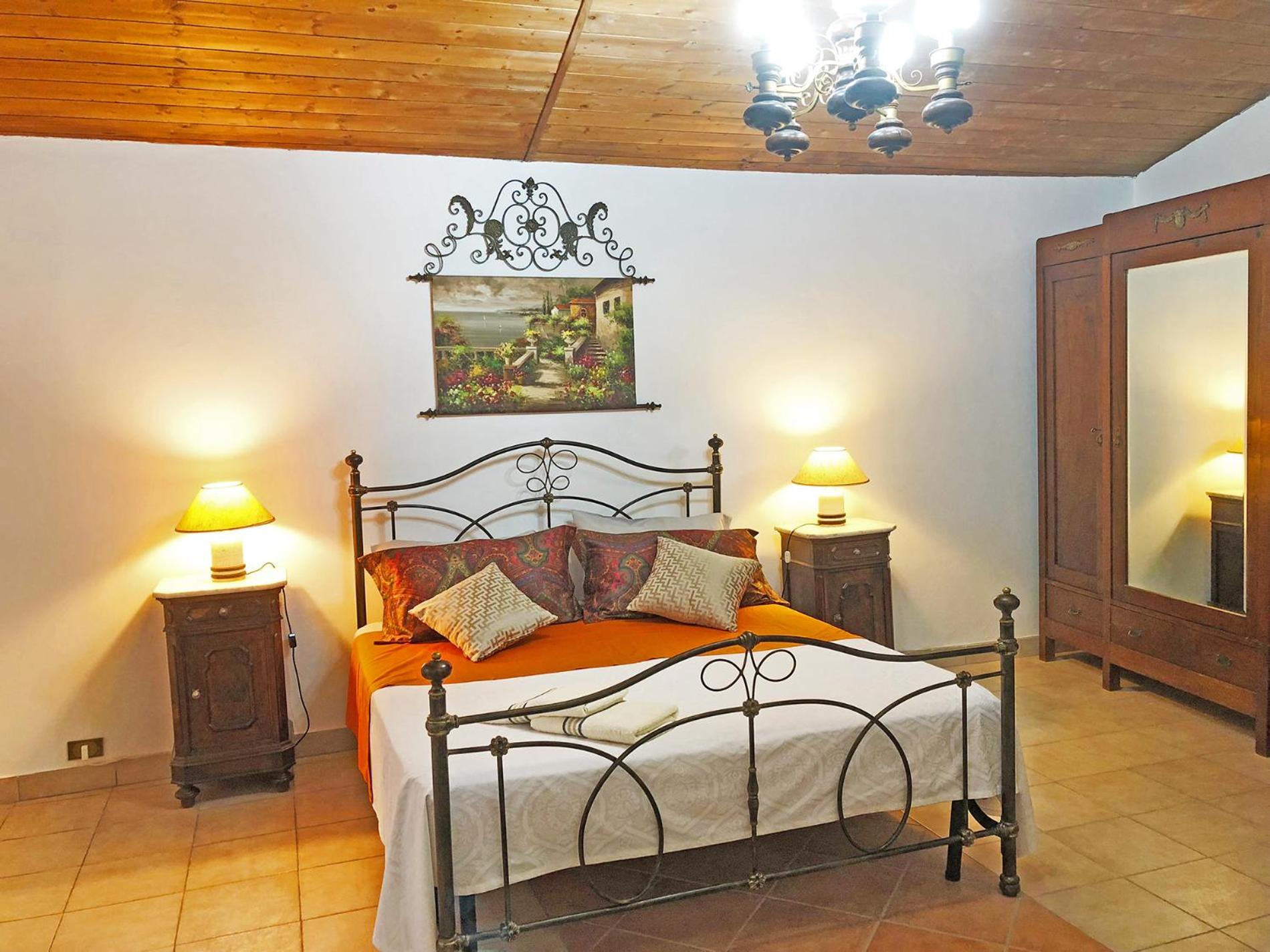 Deluxe Double Room with Balcony - Photo 16